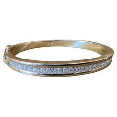 Kurt Wayne Single Row Diamond Bangle Bracelet in 18k Yellow Gold