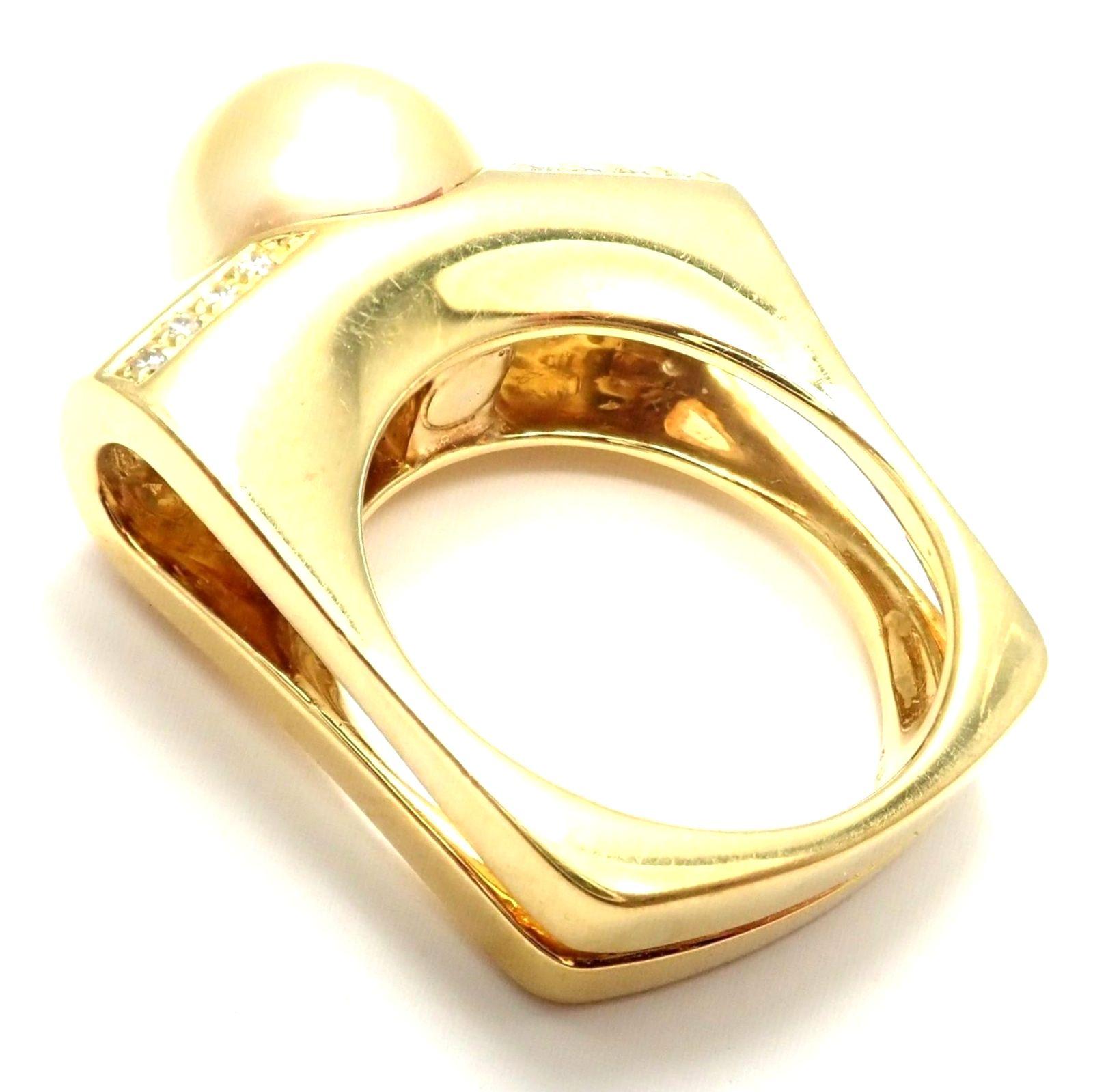18k Yellow Gold Diamond South Sea Golden Pearl Ring by Kurt Wayne. 
With 28 Round Brilliant Cut Diamonds G color, VS1 clarity total weight approximately  0.30ct
1 Golden Yellow South Sea Pearl - 11mm
Details: 
Size: 7
Weight: 16.7g
Width: 