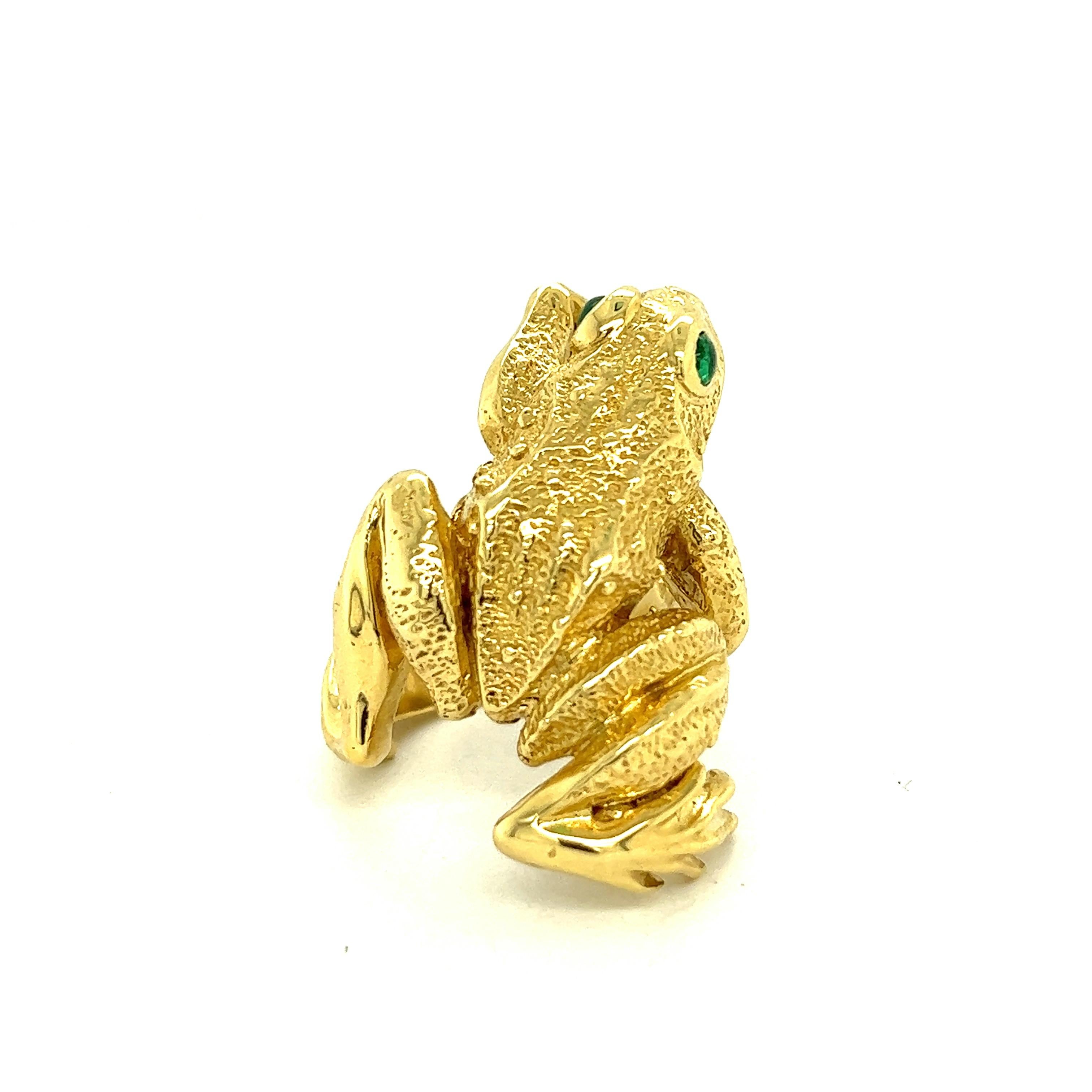 Kurt Wayne Vintage 18k Yellow Gold Large Frog Ring

Cabochon emeralds of approximately 0.16 carat total for the eyes, set on textured 18 karat yellow gold; marked KV 1969, 4623

Size: 7 US
Dimensions: width 2.5 cm, length 3.3 cm
Total weight: 27.8