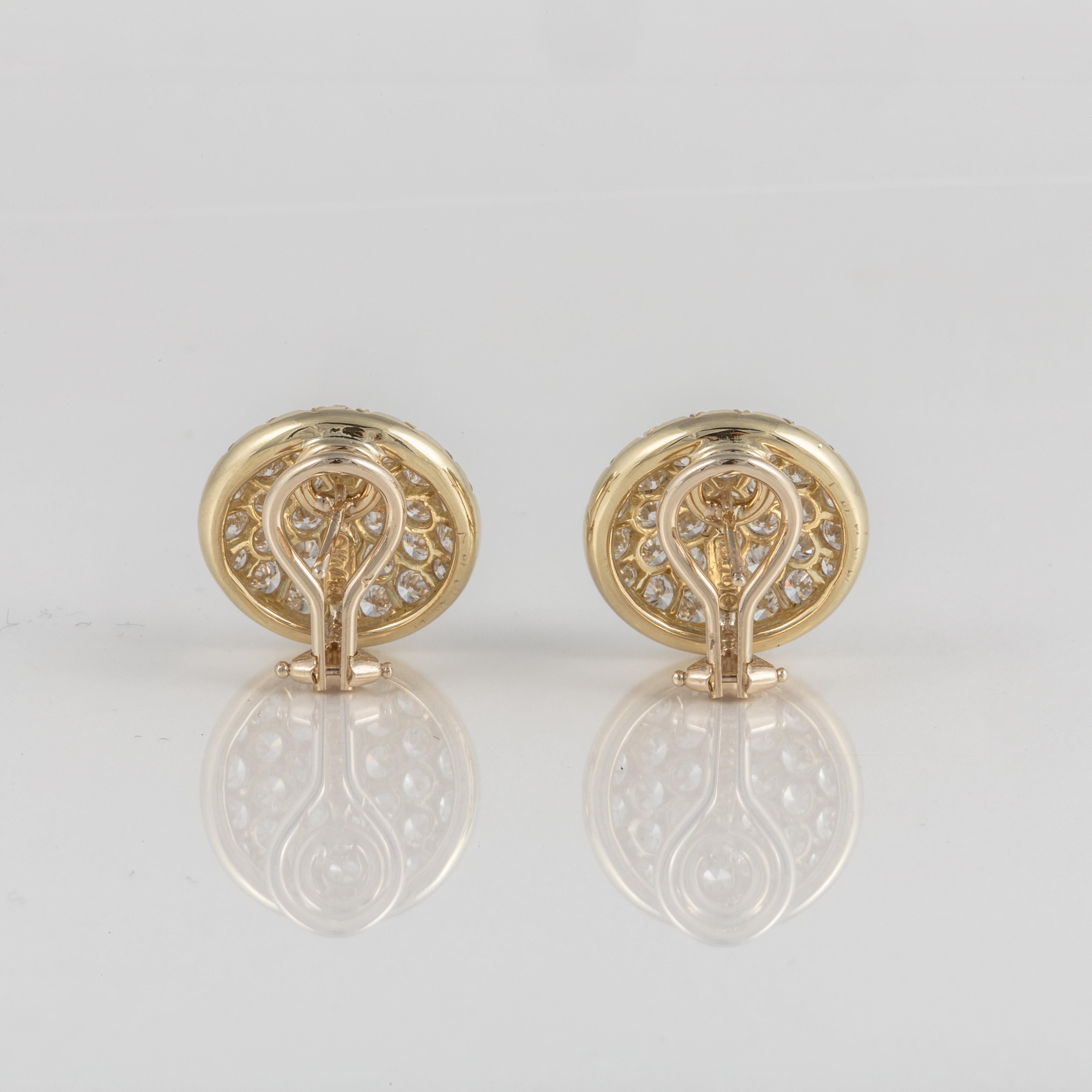 Pendientes vintage de botón de diamantes de oro de 18 quilates Kurt Wayne Corte redondo en venta