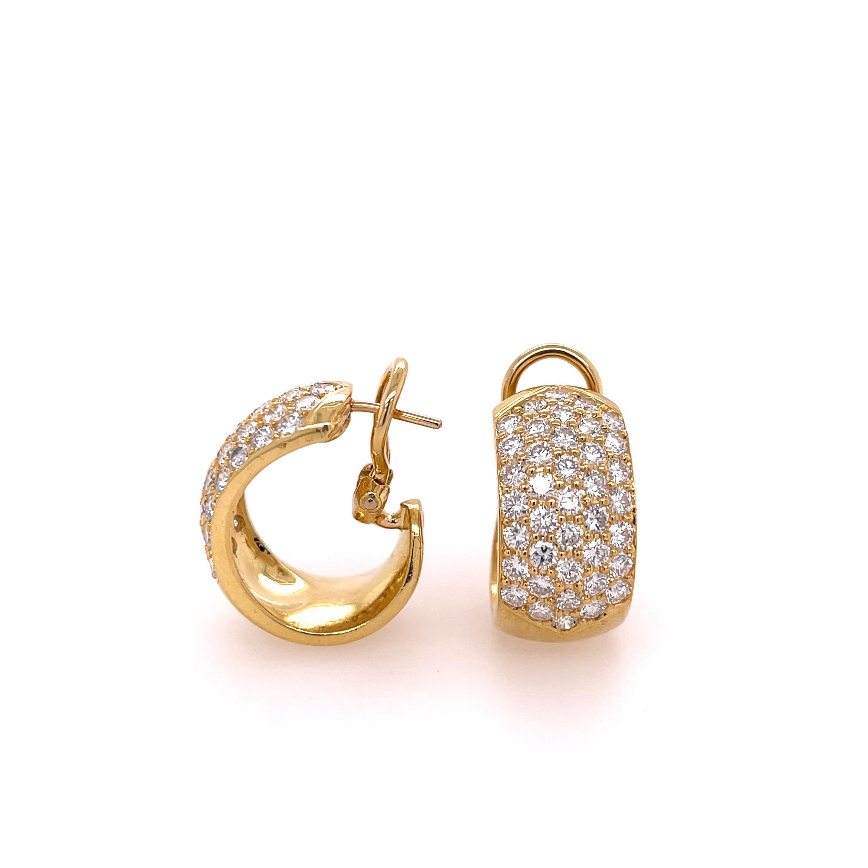 Kurt Wayne, cerchi in oro giallo 18 carati con pavé di diamanti per orecchie forate. Circa 3,40ctw. 