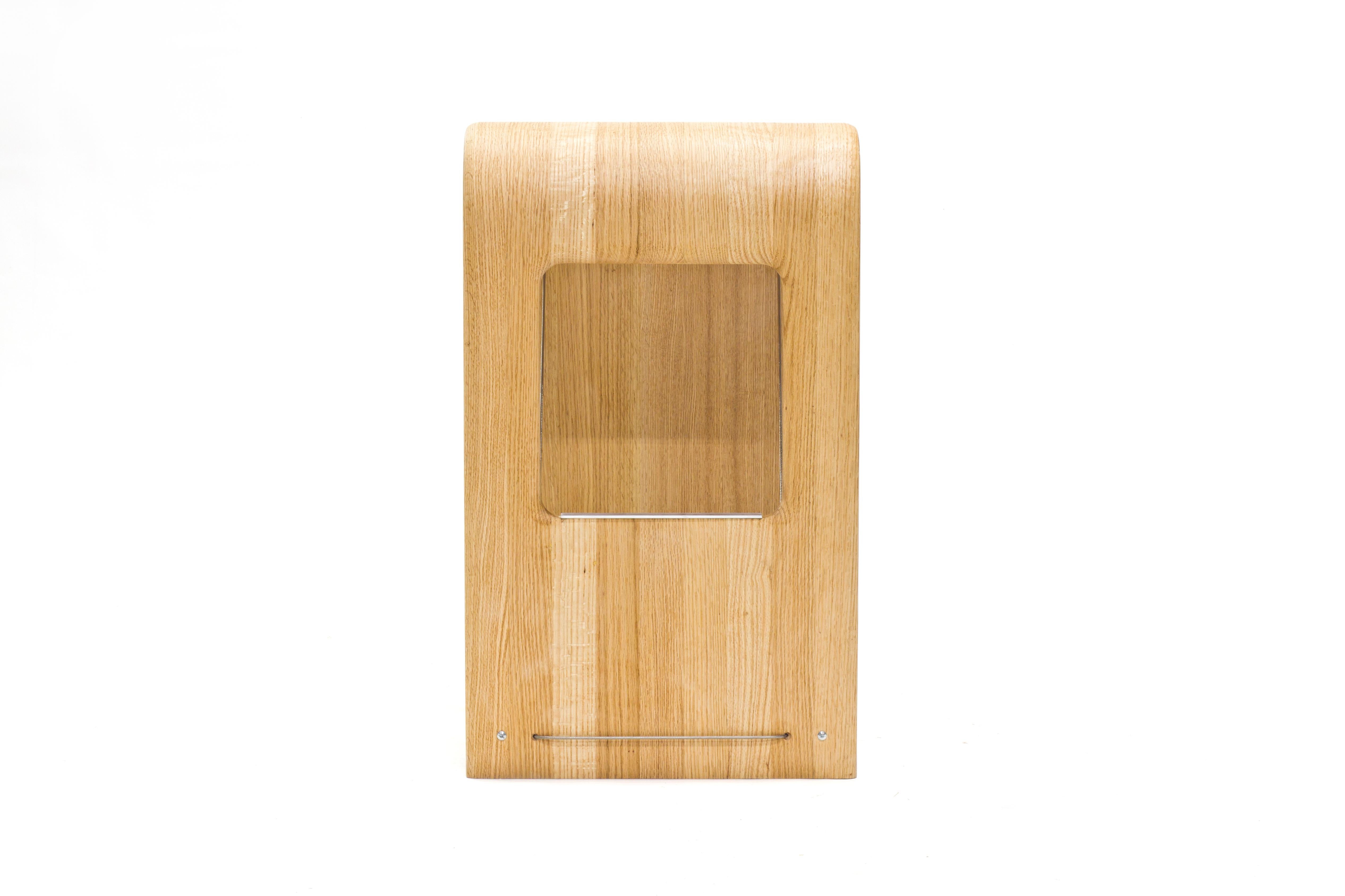 Americano Sgabello da banco Kurvor in Oiled Rift Sawn Red Oak di Samantha Brueggen per Wooda in vendita