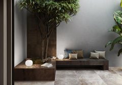 Lámpara de sobremesa portátil de cristal opalino y cobre "Kushi Mobile" para KDLN