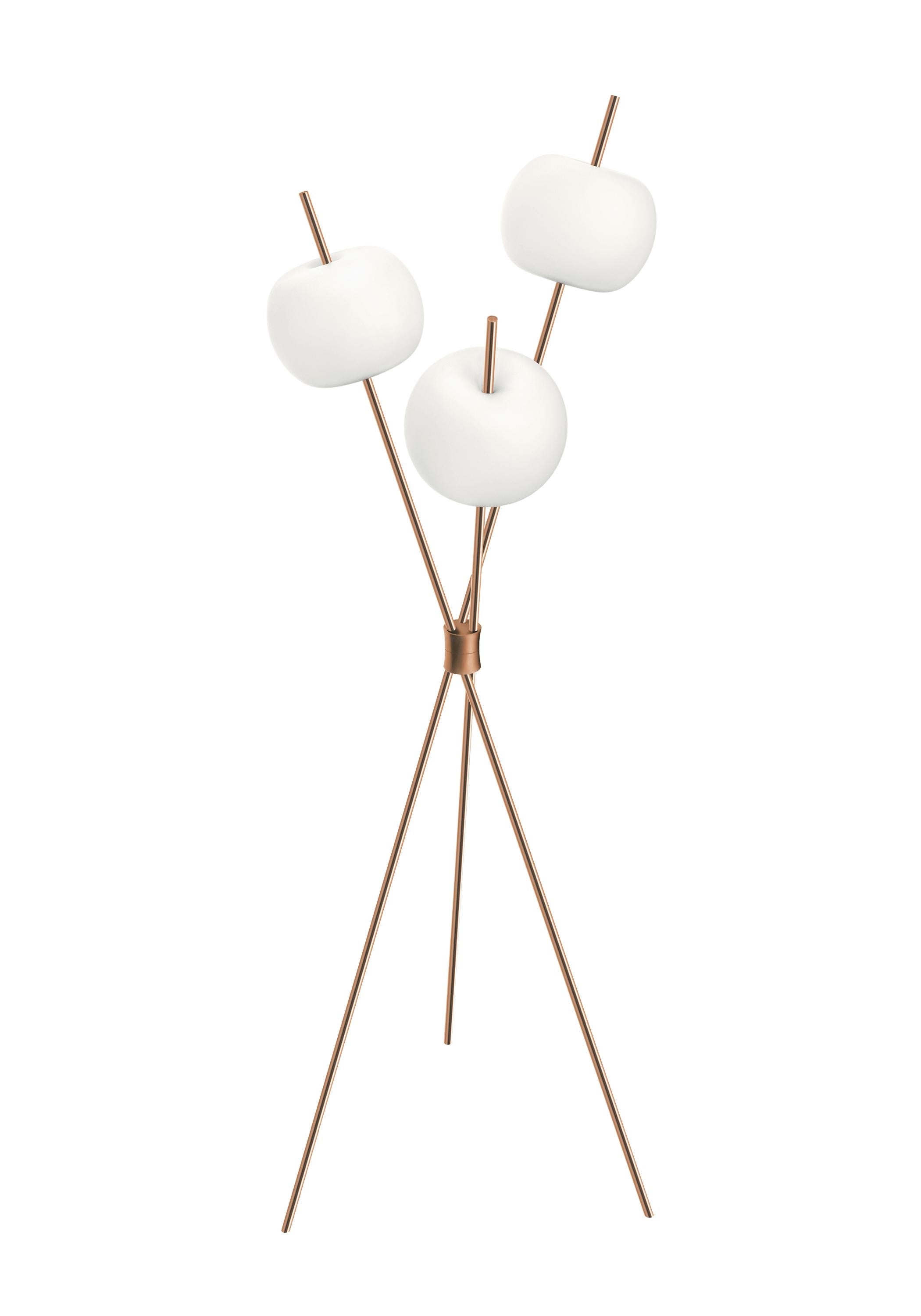 Lampadaire à trois branches «ushi » en verre opalin et laiton pour KDLN en vente 1