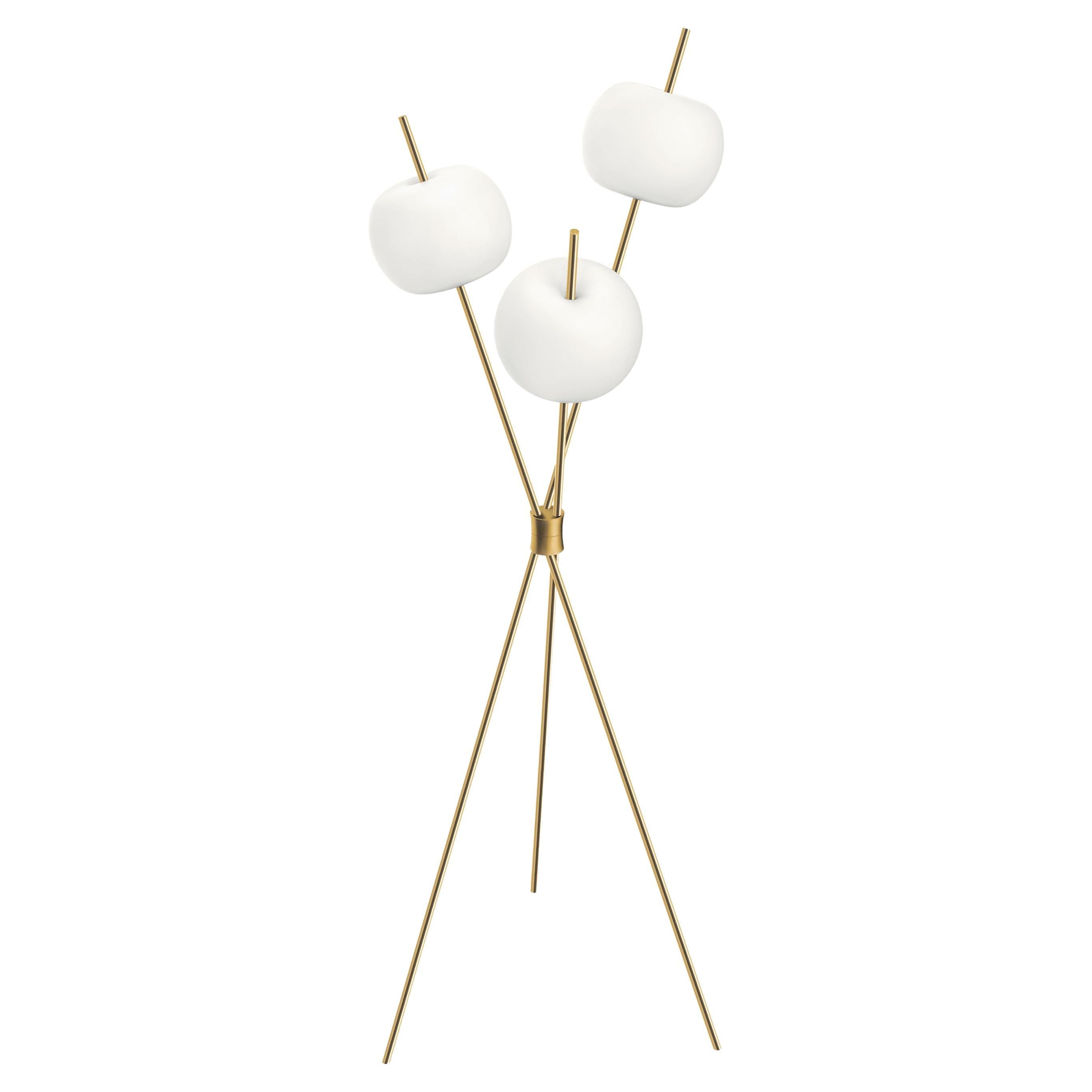 Lampadaire à trois branches «ushi » en verre opalin et cuivre pour KDLN en vente 1
