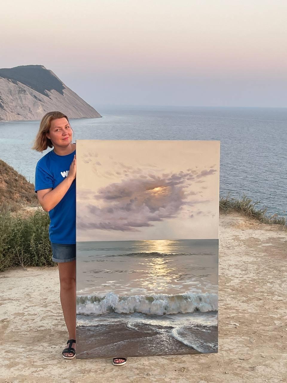 I was at the sea with my children in the summer. It was evening, the sun hid behind the clouds and shimmered beautifully with silver on the water.  I wanted to convey this feeling of a gentle silver sunset.  and especially I wanted to paint a big