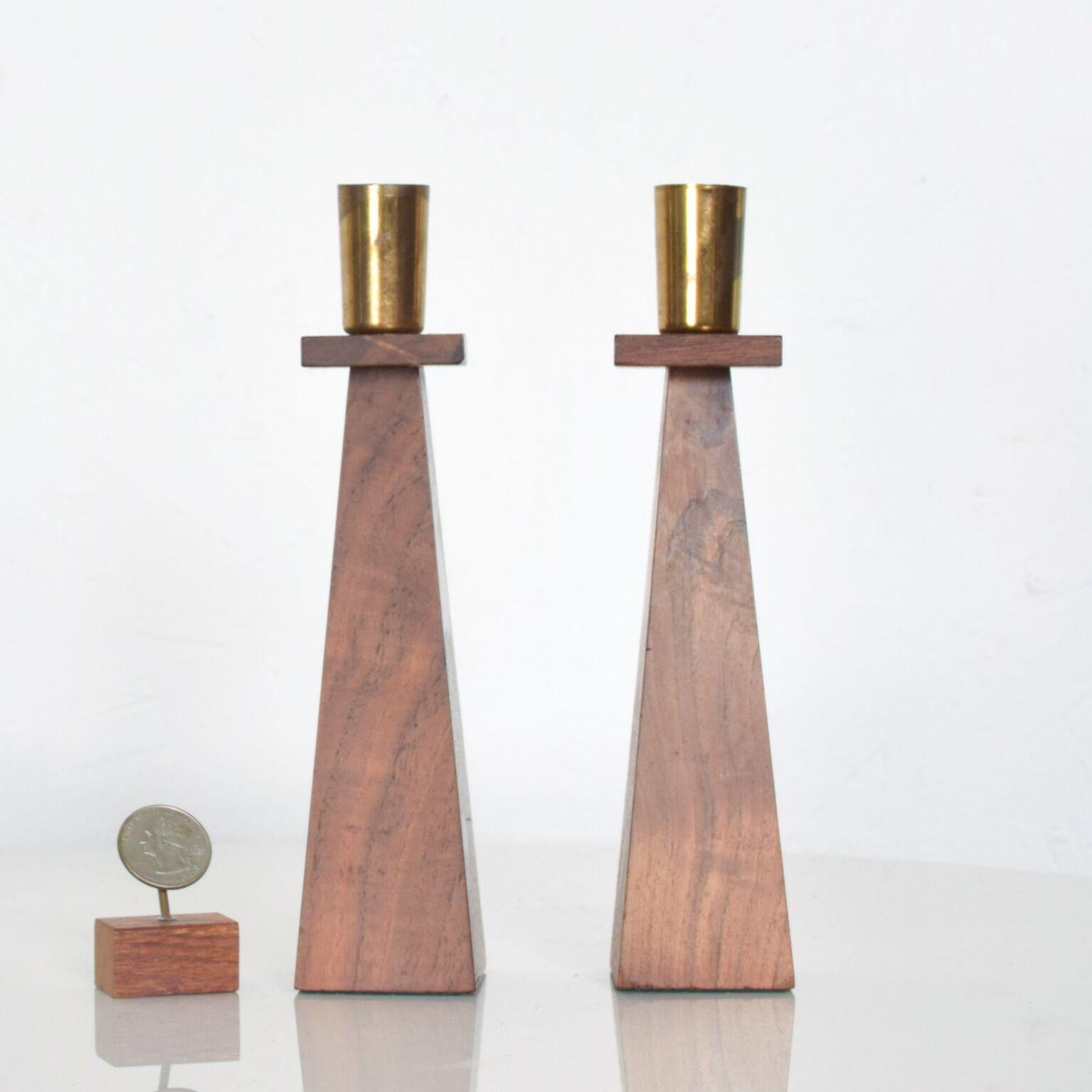 For your pleasure: Vintage Danish modern Kustom Kraft walnut wood and brass sculptural candlestick candle holders. This Kustom Kraft set is a lovely Mid-Century Modern design.

Dimensions: 8