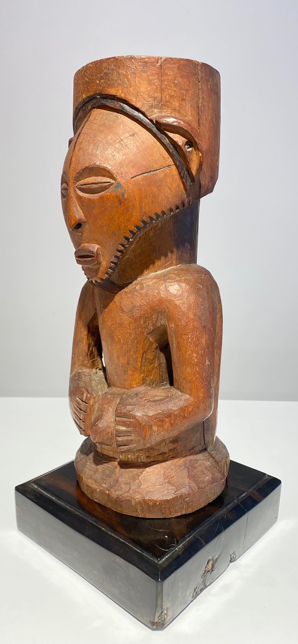 Fétiche d'ancêtre en bois Kusu ca 1900 RD Congo Afrique Art Tribal Centrafricain en vente 5