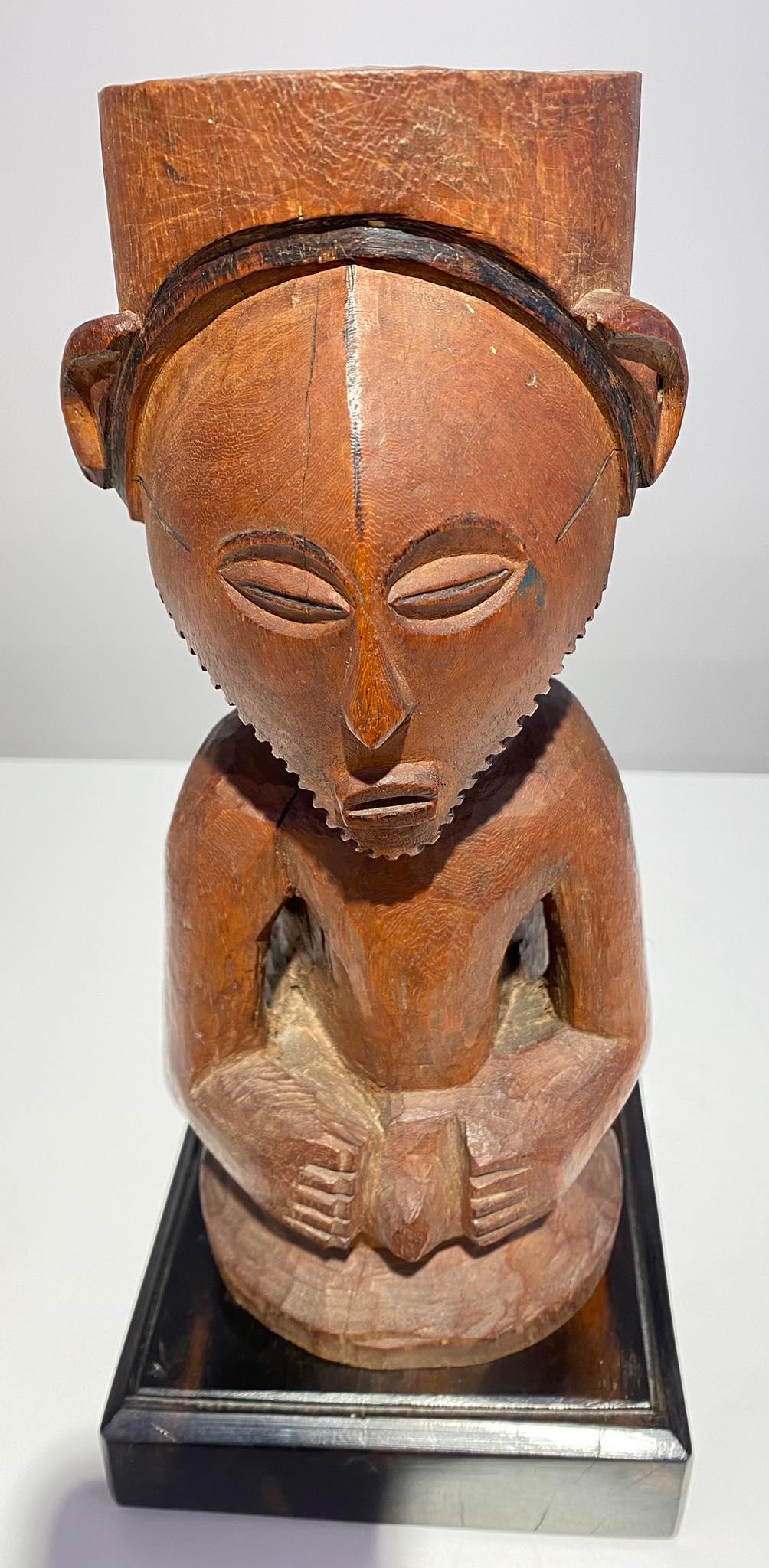 Fétiche d'ancêtre en bois Kusu ca 1900 RD Congo Afrique Art Tribal Centrafricain en vente 8