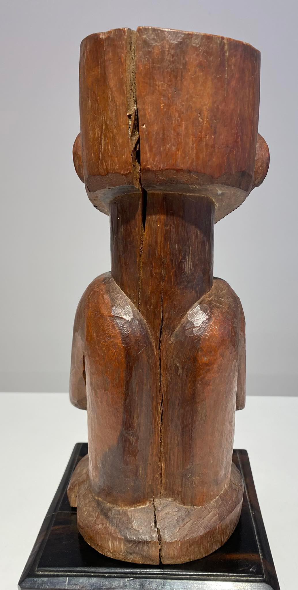 Fétiche d'ancêtre en bois Kusu ca 1900 RD Congo Afrique Art Tribal Centrafricain en vente 3