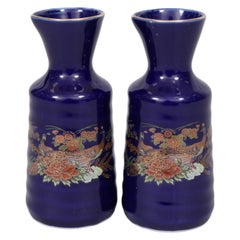 Paire de bouteilles de saké en porcelaine peinte à la main Kutani
