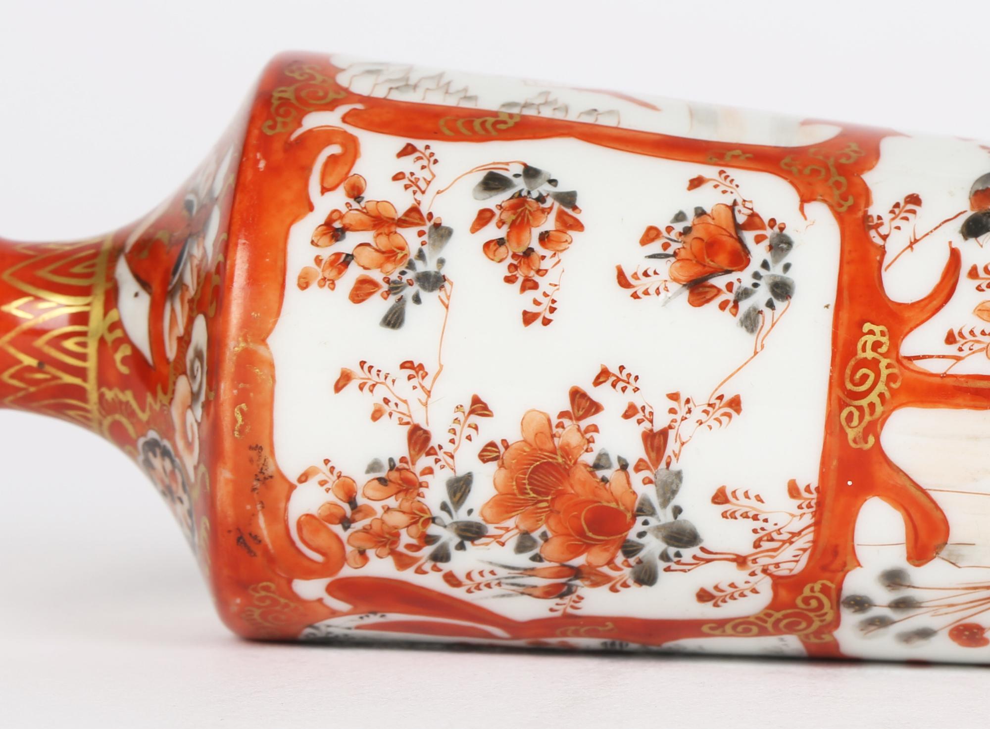 Vase Kutani en porcelaine japonaise Meiji peint à la main d'un panneau décoratif et d'un panneau figuratif datant de 1868 à 1912. Il est peint à la main dans le style typique de Whiting avec six panneaux représentant des oiseaux, des arbustes en