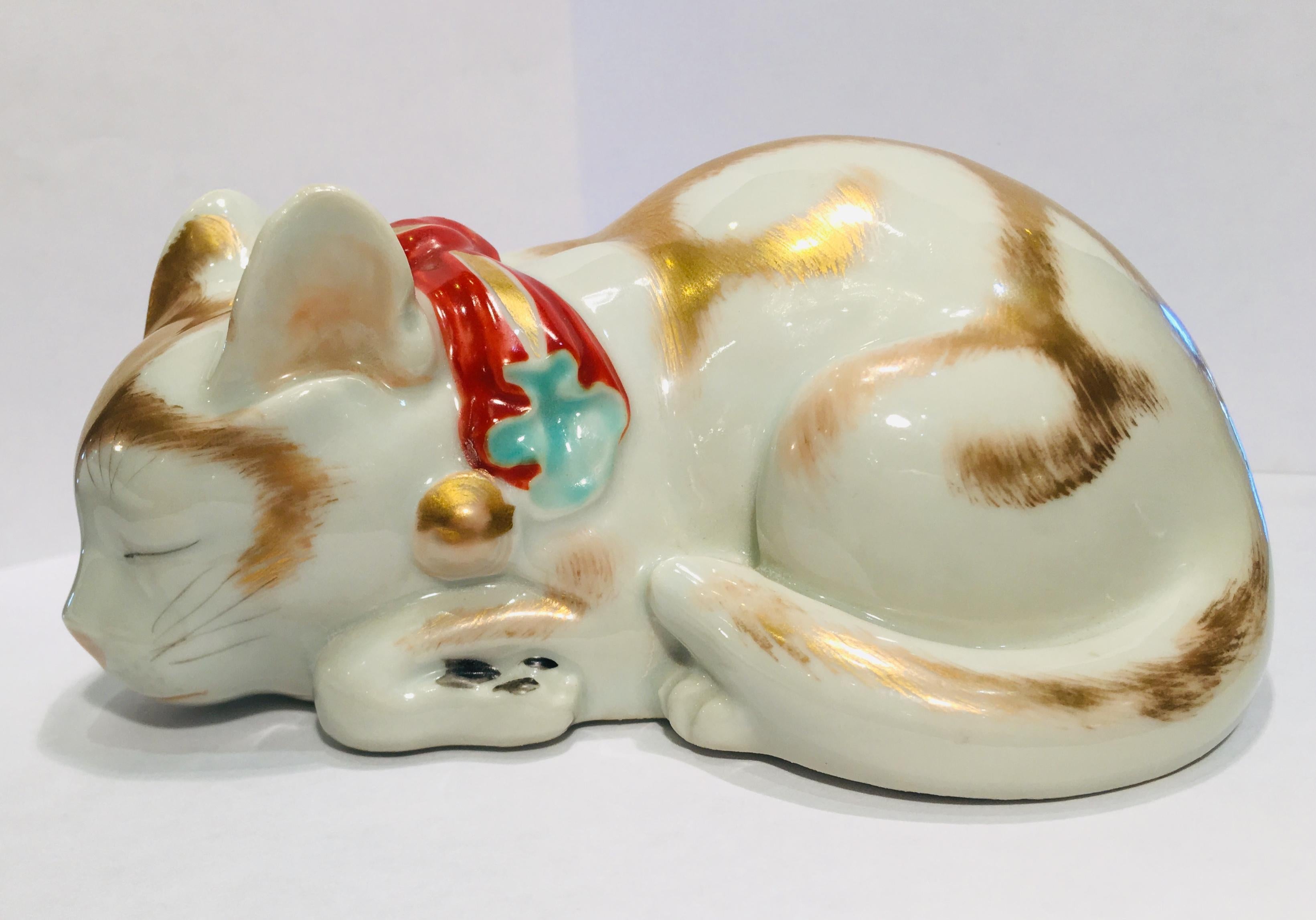 Kutani Japanese Porcelain Sleeping Kitten circa 1920s Handmade Hand Painted In Excellent Condition In Tustin, CA