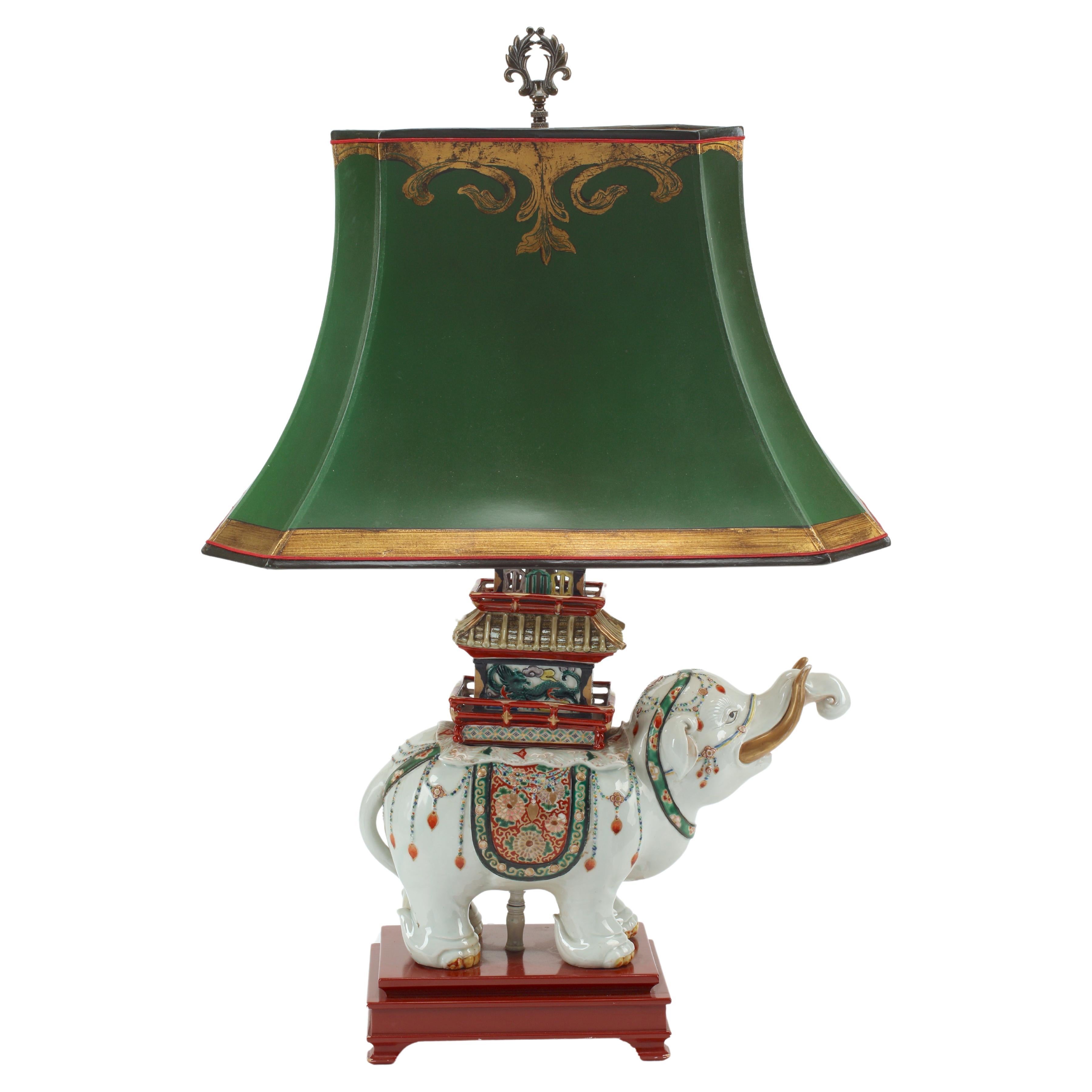 Éléphant Kutani en porcelaine polychrome monté en lampe, 19e siècle japonais