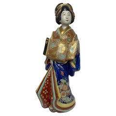 Bijin en porcelaine de Kutani, Japon, vers 1900. Période Meiji.