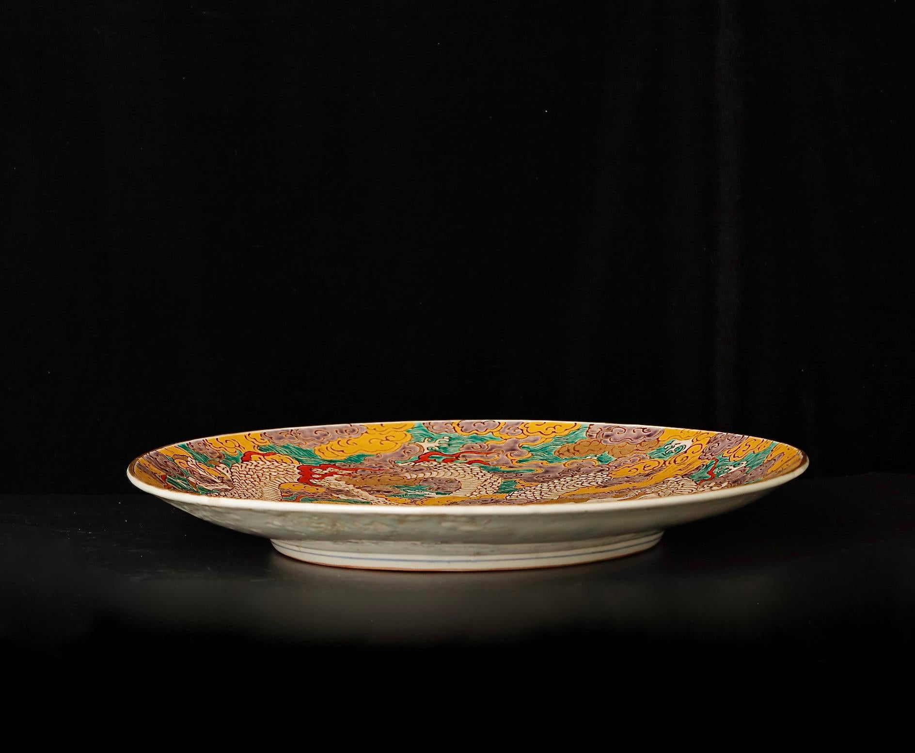 Kutani Ware Dragon Dance: A 19th Century Porcelain Masterpiece For Sale 6