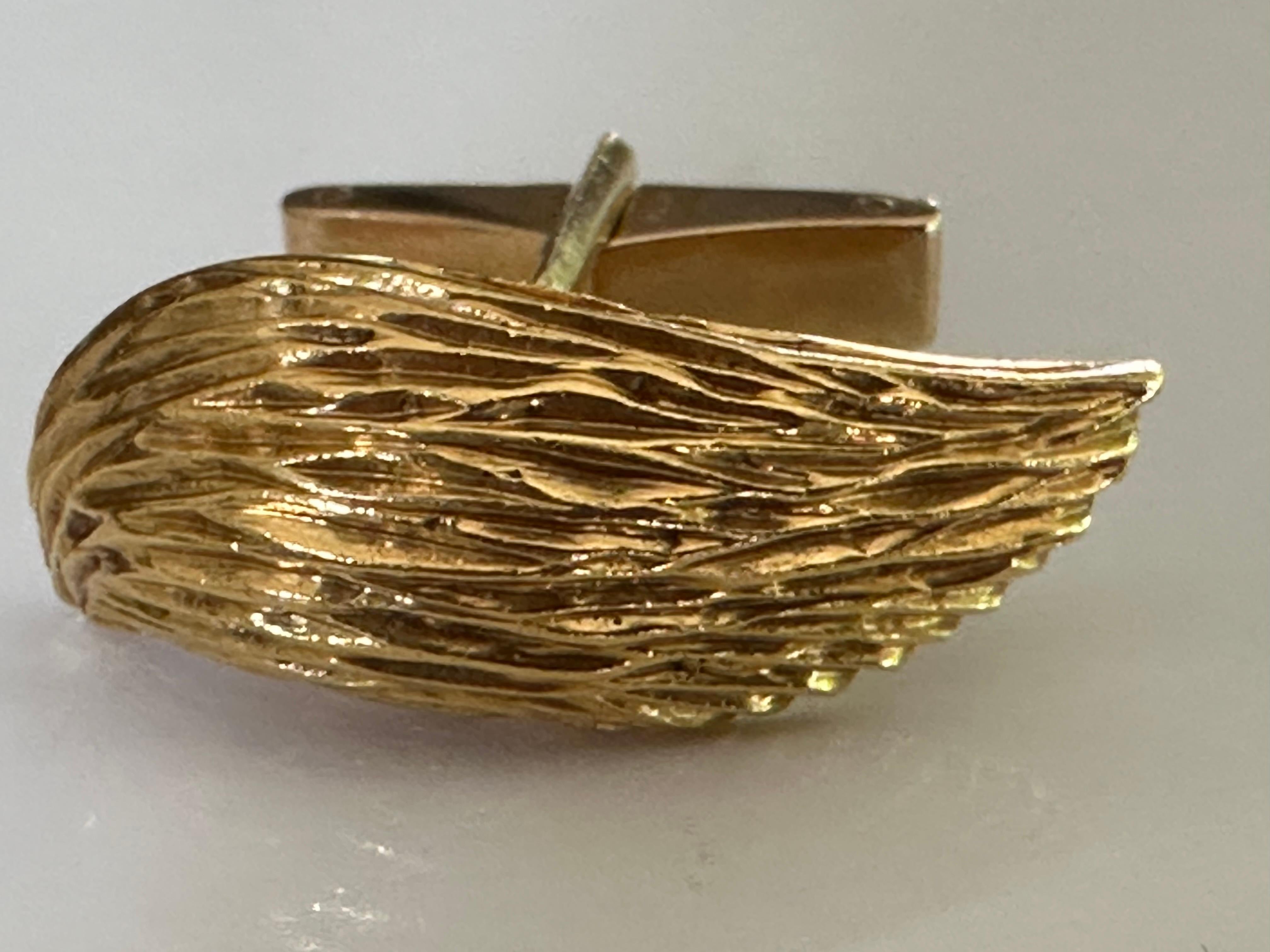 Kutchinksy 18K Yellow Gold Winged Cufflinks  In Good Condition For Sale In Denver, CO