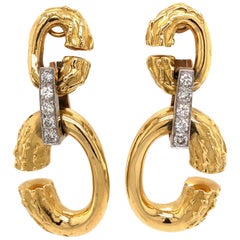 Orecchini pendenti in oro 18 carati e diamanti Kutchinsky, Londra, 1973