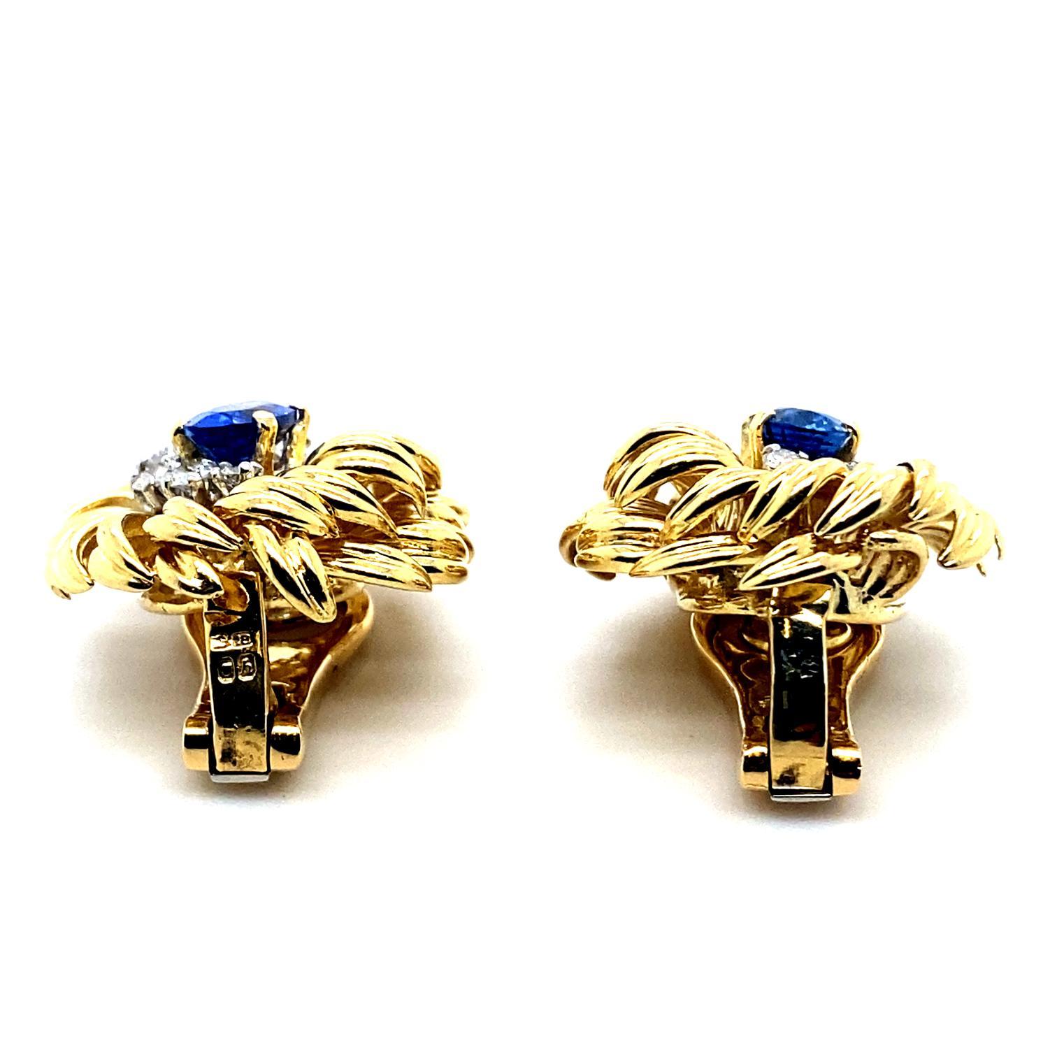 Kutchinsky 18 Karat Yellow Gold Sapphire and Diamond Clip Earrings In Good Condition For Sale In London, GB