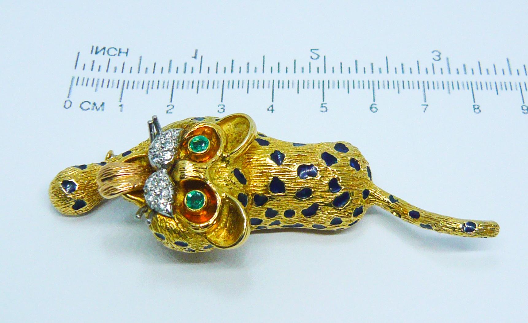1960s 18 karat gold, enamel and gem set novelty brooch in the form of a leopard with emerald eyes, diamond set mouth and enamelled spots to the textured gold body, signed Kutchinsky & hallmarked London 1967, 78mm.  