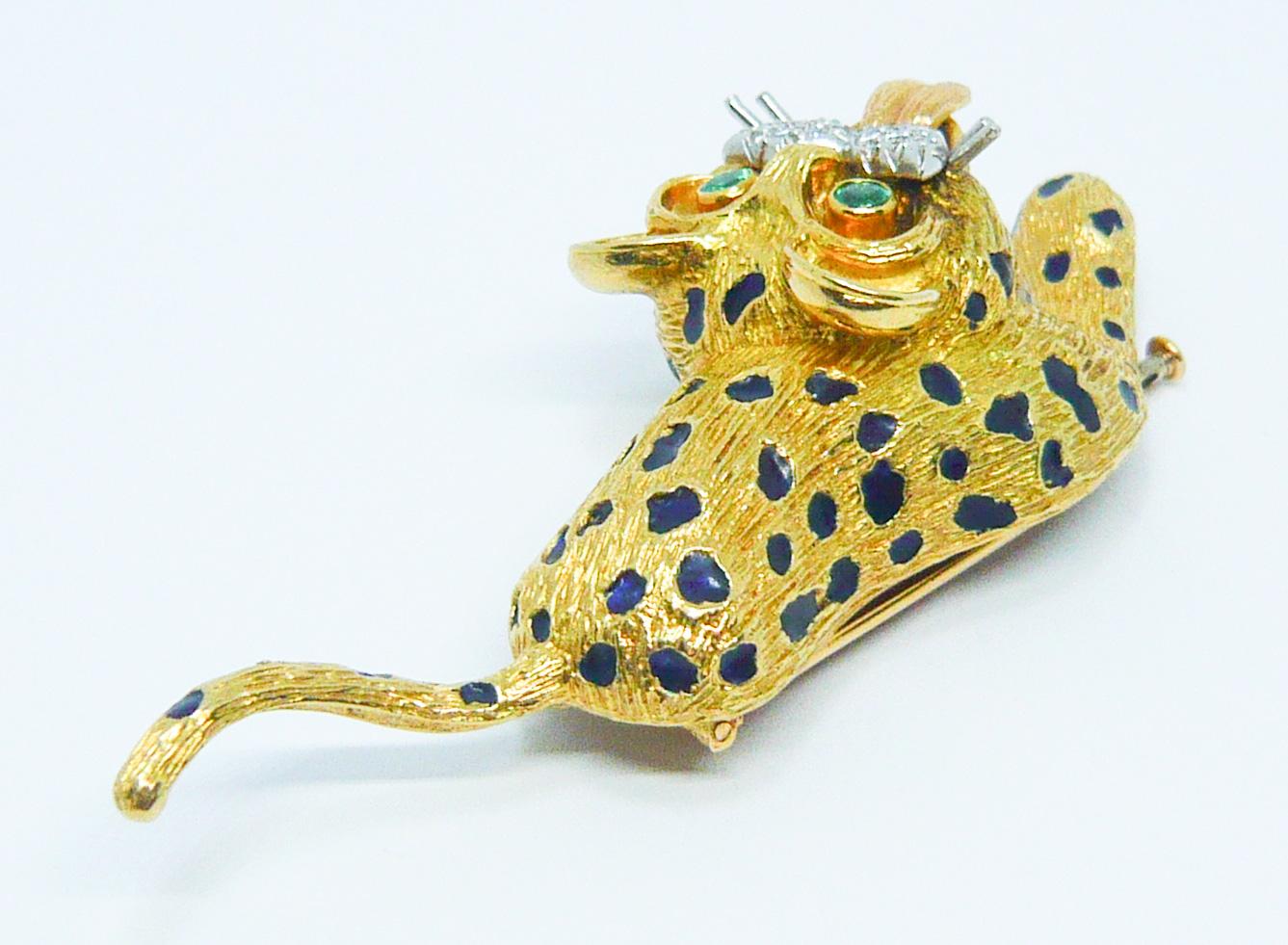 Women's or Men's Kutchinsky 18 Karat Yellow Gold, White Diamond, Green Emerald Leopard Brooch