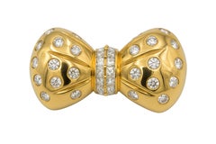 Spilla "Fiocco" in oro 18 ct con diamanti incastonati Kutchinsky