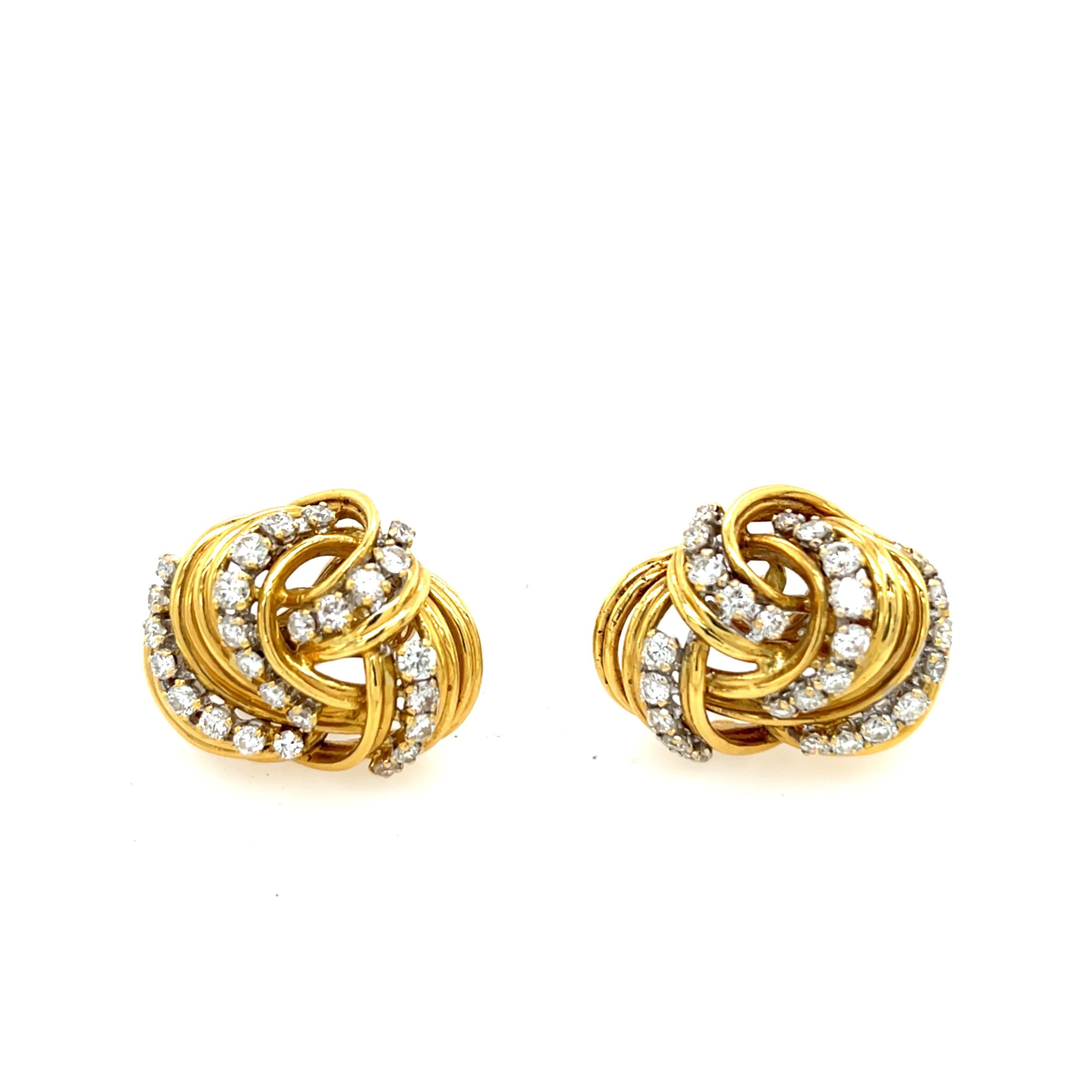 Kutchinsky 18ct Yellow Gold Diamond Cluster Clip-On Earrings Corte redondo en venta