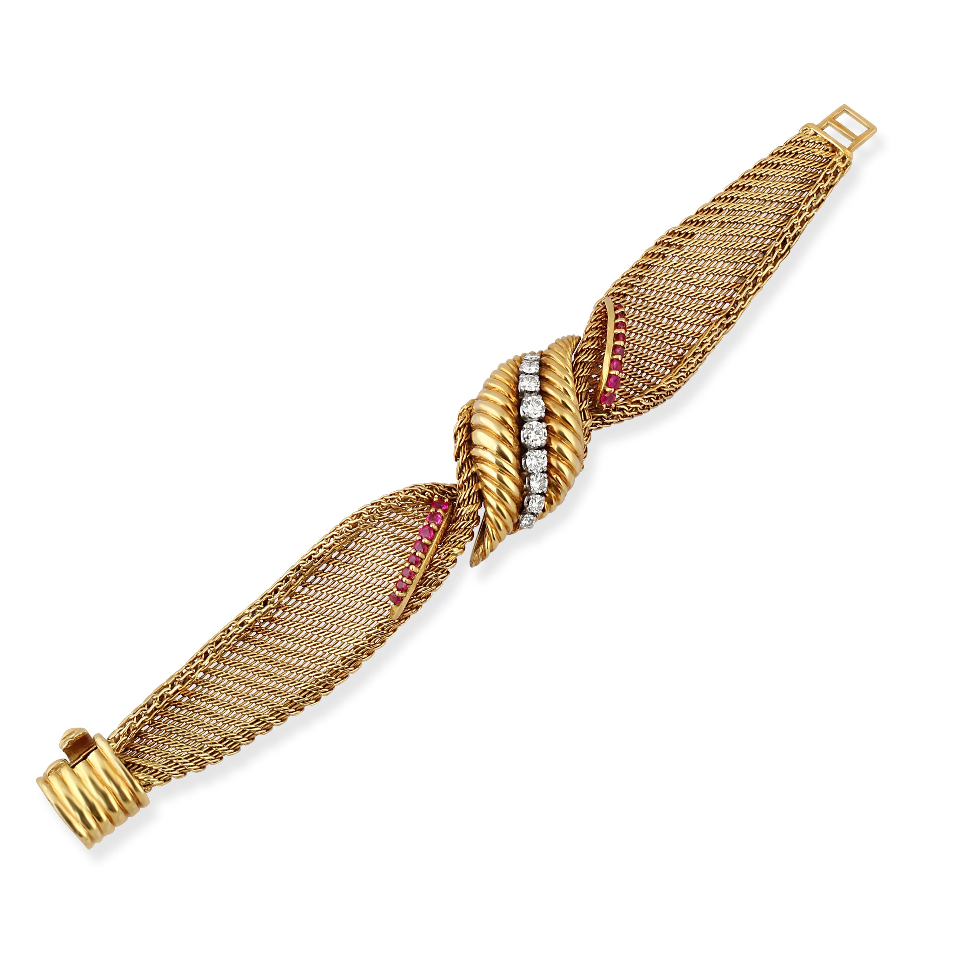 An 18k gold bracelet with a mesh design and twisted centrepiece set with circle-cut diamonds and rubies.

Length: 19cm
Weight: 59gr
