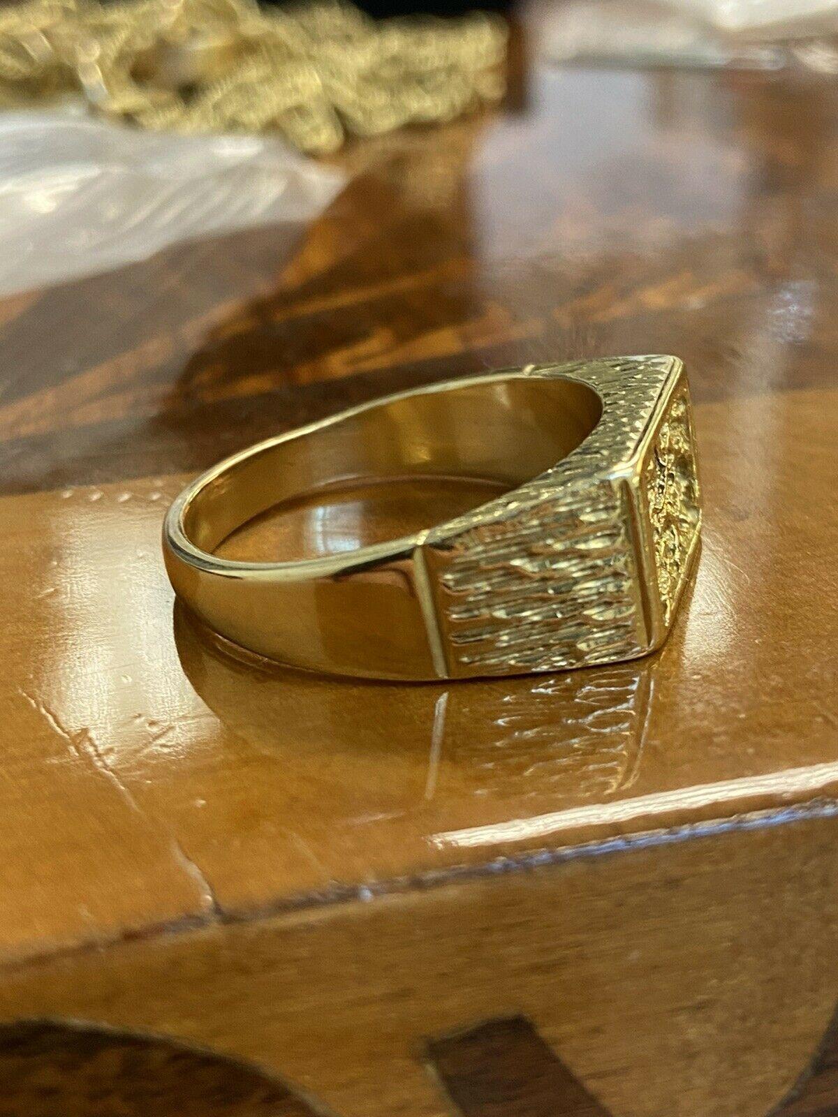 Kutchinsky gehämmerter Vintage-Ring aus 18 Karat Gelbgold, Britisch


Dies ist Ihre Chance, einen schönen und sehr begehrten Designerring zu erwerben.  Ein wirklich tolles Stück zu einem großartigen Preis! 

Gewicht: 18 Gramm

Abmessungen: 3/8