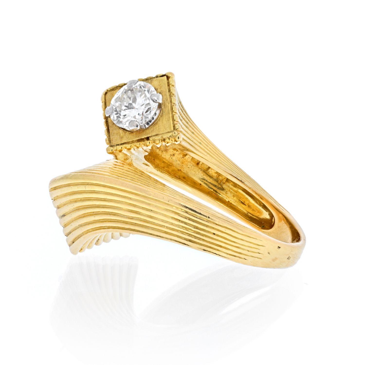Kutchinsky Gold and Diamond Bypass Ring, 18 kt., the rigid mount centering 2 round diamonds ap. 1.60ct., signed Kutchinsky, with English hallmarks. Ring can be sized. 
Finger size 6.5