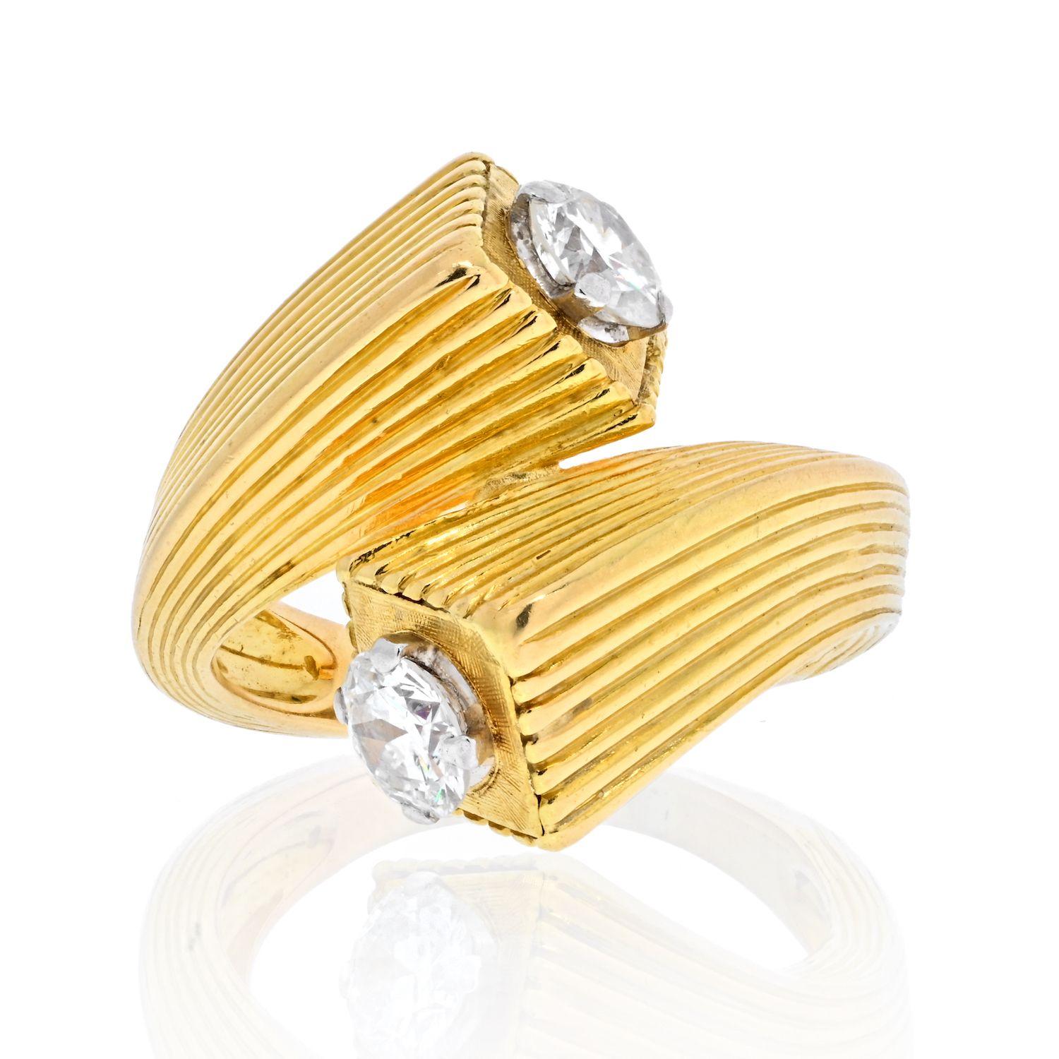 Modern Kutchinsky 18K Yellow Gold Toi Et Moi Diamond 1.60cts Ring