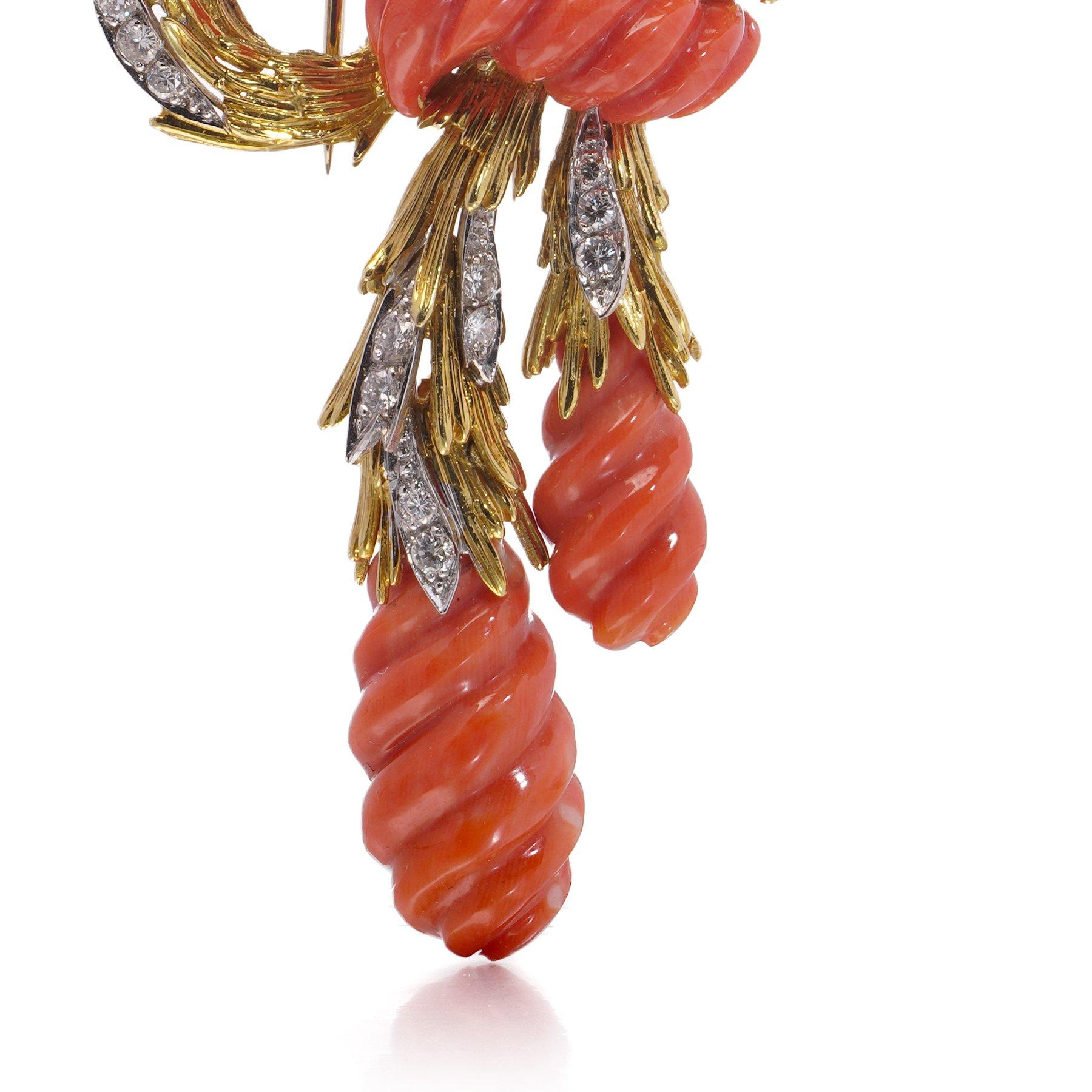 De las mujeres Broche de coral y diamantes Kutchinsky de oro blanco y amarillo de 18 quilates, 1970 en venta