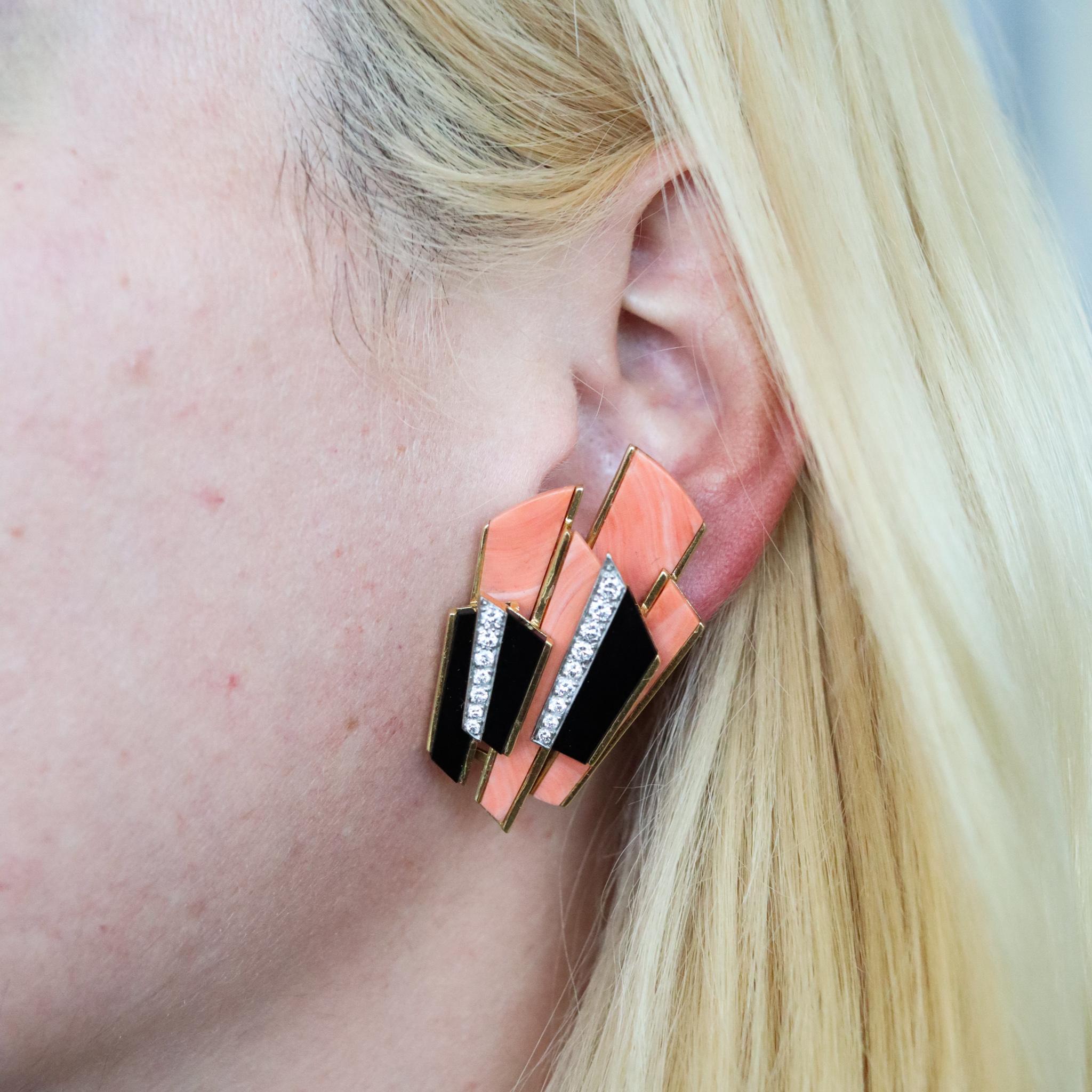 Kutchinsky 1968 London Geometric Earrings 18kt Gold with Diamonds Coral and Onyx For Sale 1