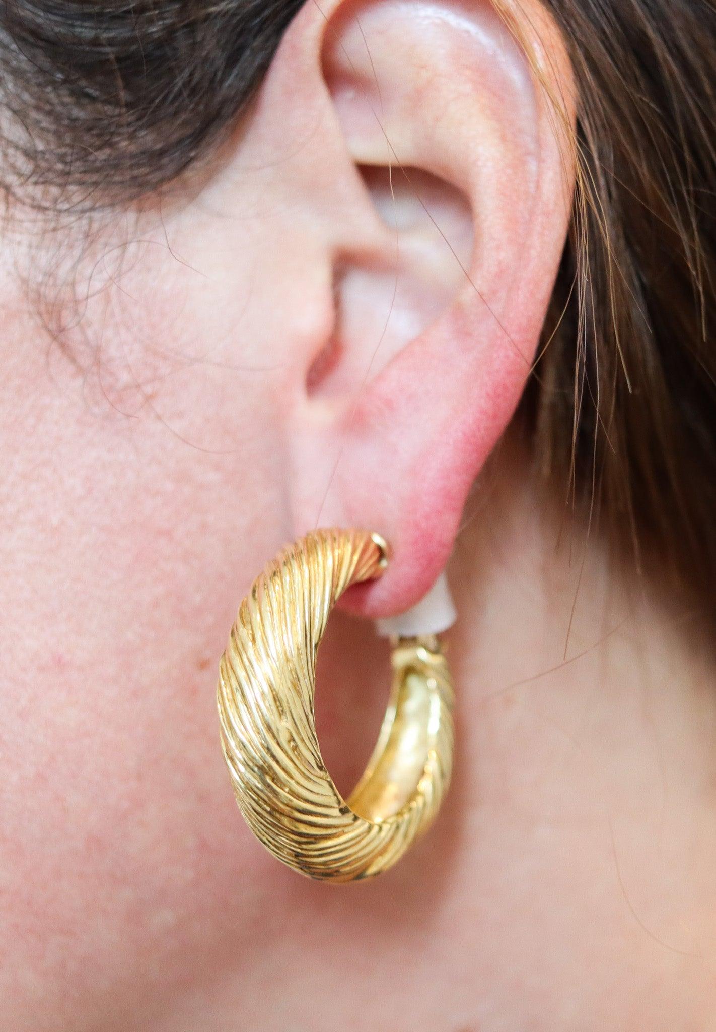 Pair of hoops earrings designed by Kutchinsky.

This is a fantastic pair of oversized hoop-earrings, created in London England by the jewelry house of Kutchinsky, back 1972. The pair was made-up with outstanding craftsmanship with twisted wires