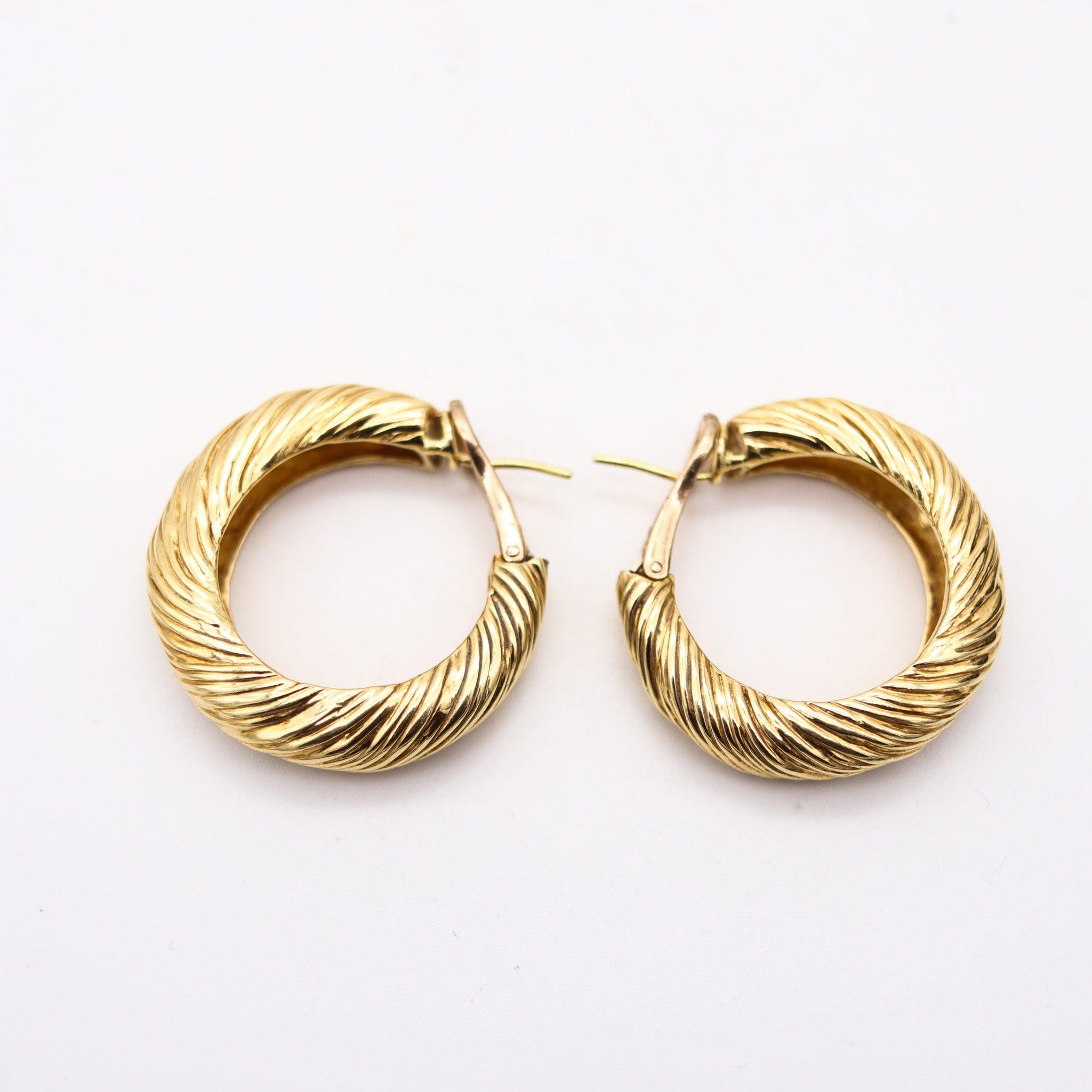 Modernist KUTCHINSKY 1972 London Extra Large Twisted Hoop Earrings In 18Kt Yellow Gold For Sale