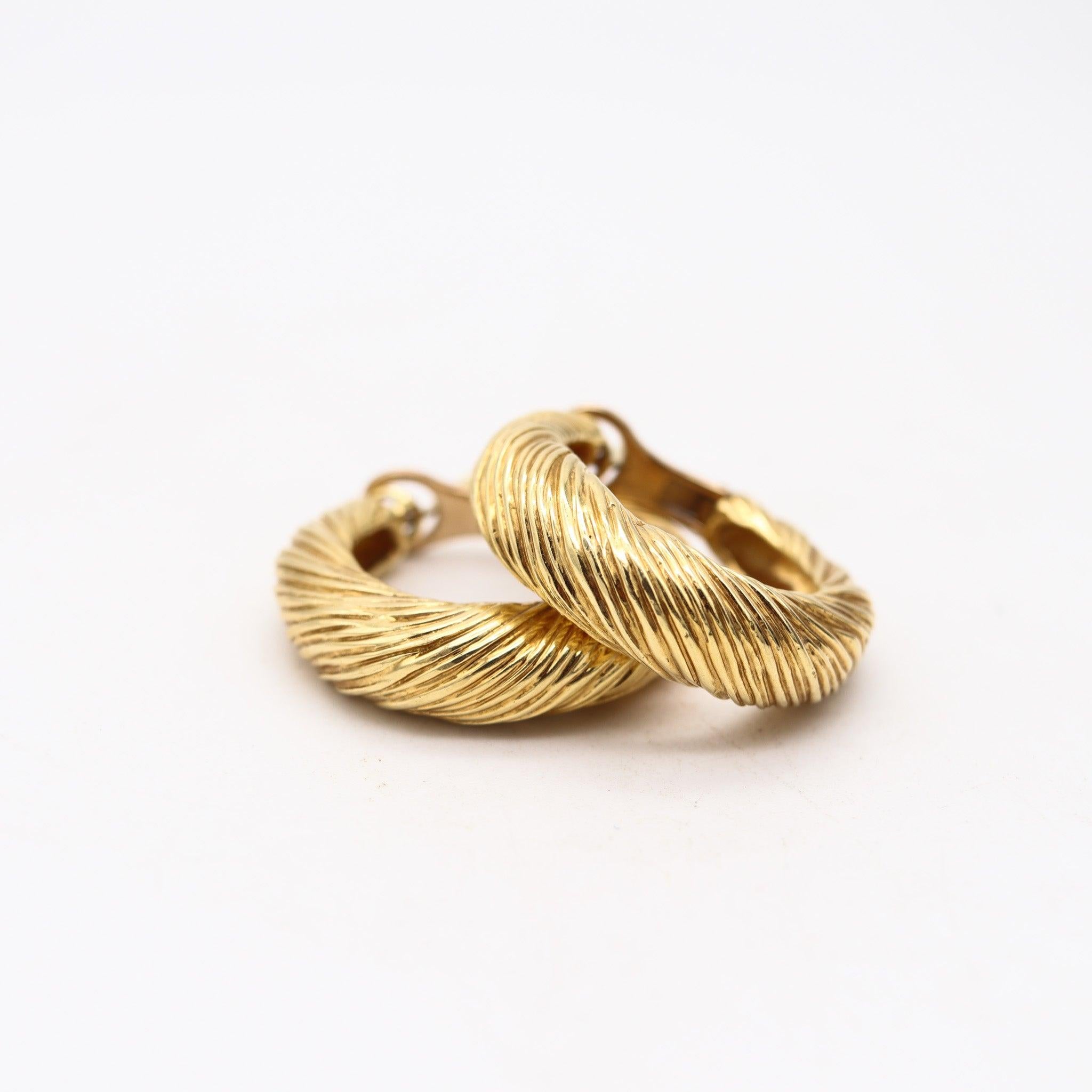 Women's KUTCHINSKY 1972 London Extra Large Twisted Hoop Earrings In 18Kt Yellow Gold For Sale