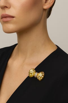 Kutchinsky 18ct Gold Diamond Bow Brooch, 1960s – Brilliant & Princess Cut