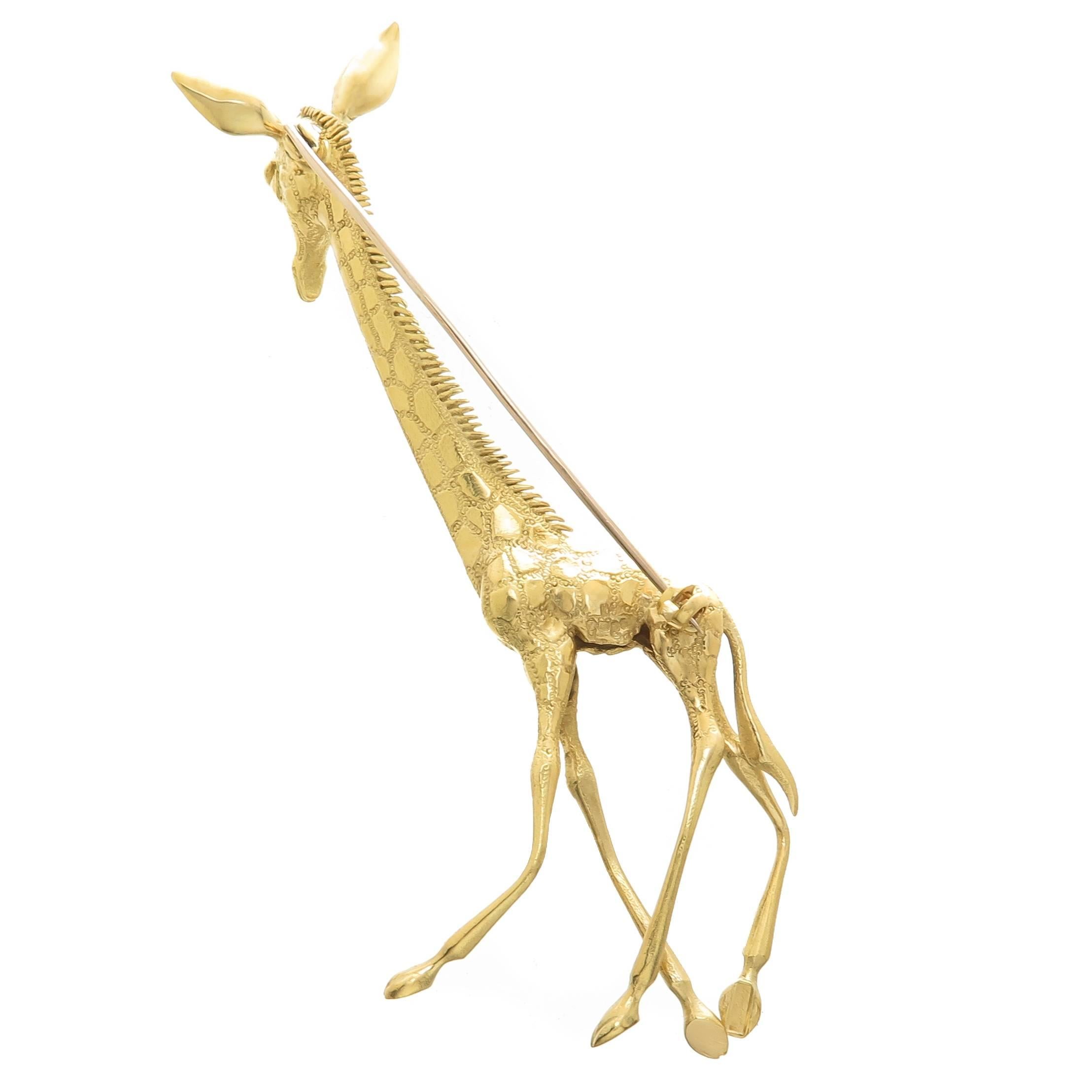 Circa 1980s Kutchinsky  18K Yellow Gold Giraffe Brooch, measuring 3 3/4 inch in height X 1 1/4 inch wide and weighs 34.6 Grams.  This piece is 3 dimensional and is incredibly well detailed and finished, a very fine piece of jewelry craftsmanship. 