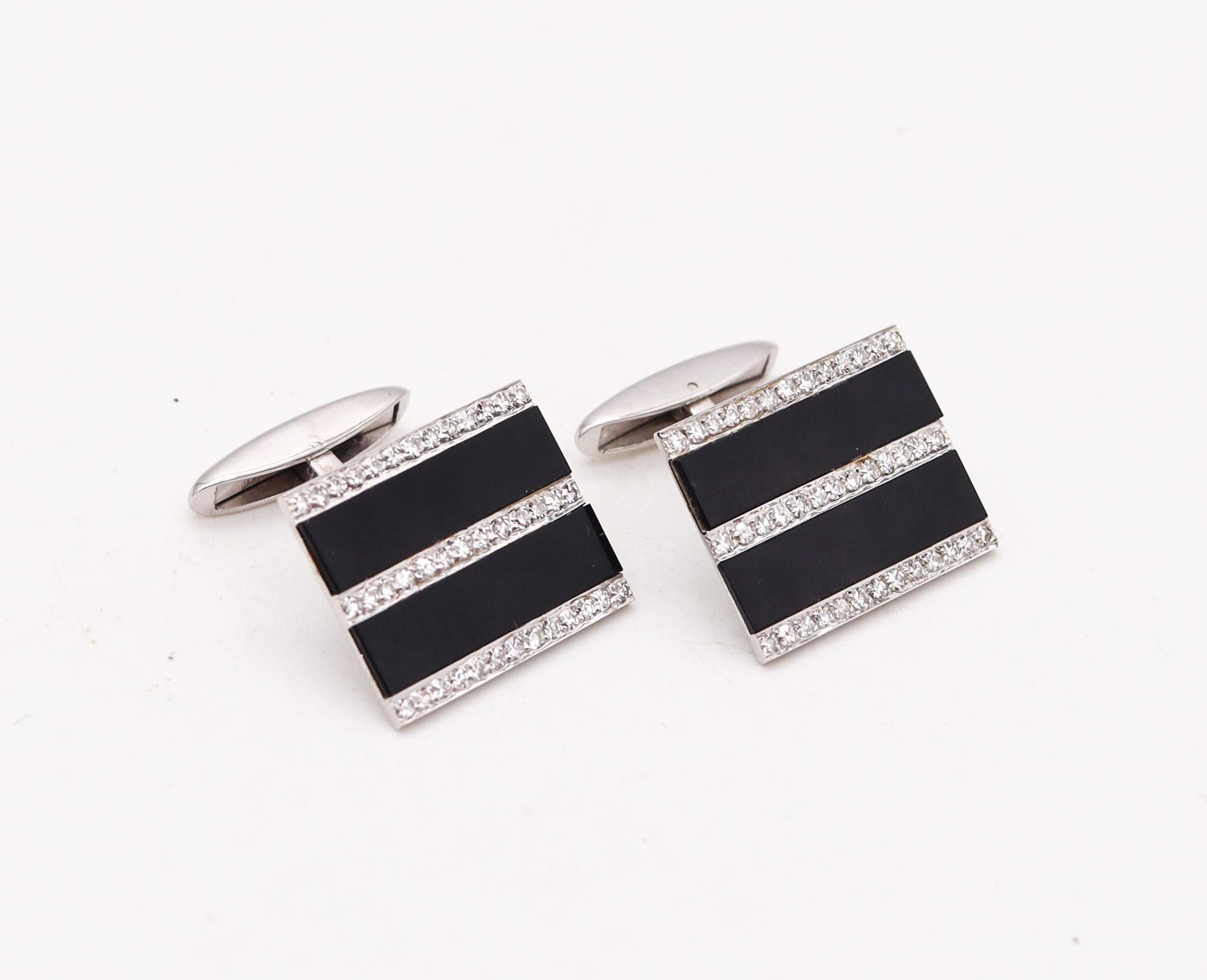 Round Cut Kutchinsky London Pair of Cufflinks In 18Kt Gold With 2.34 Ctw Diamonds And Onyx For Sale