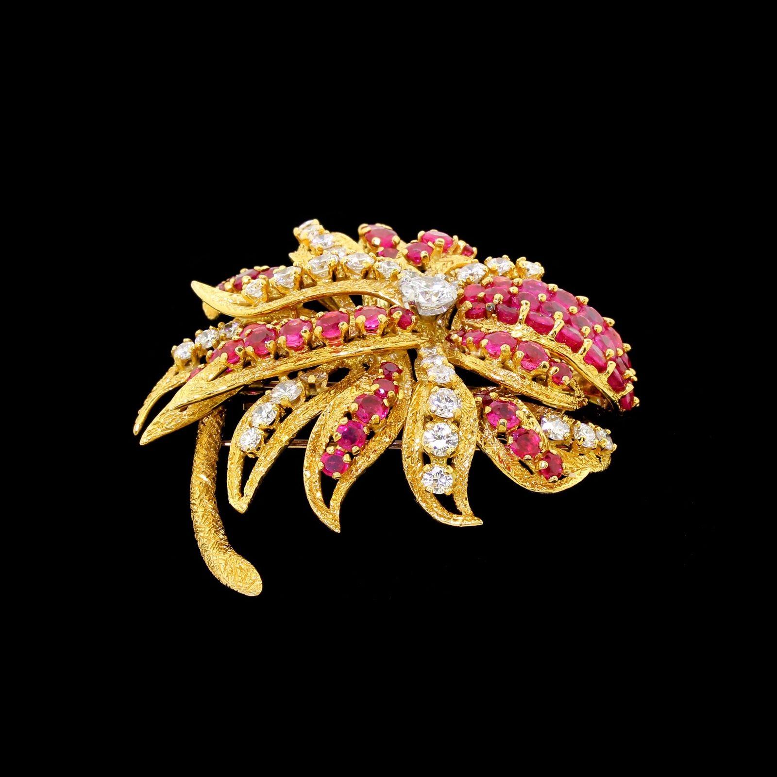 Kutchinsky Of London 18k Gold Diamant Rubin Floral Cluster Brosche 10,60 Karat  (Nachkriegszeit) im Angebot