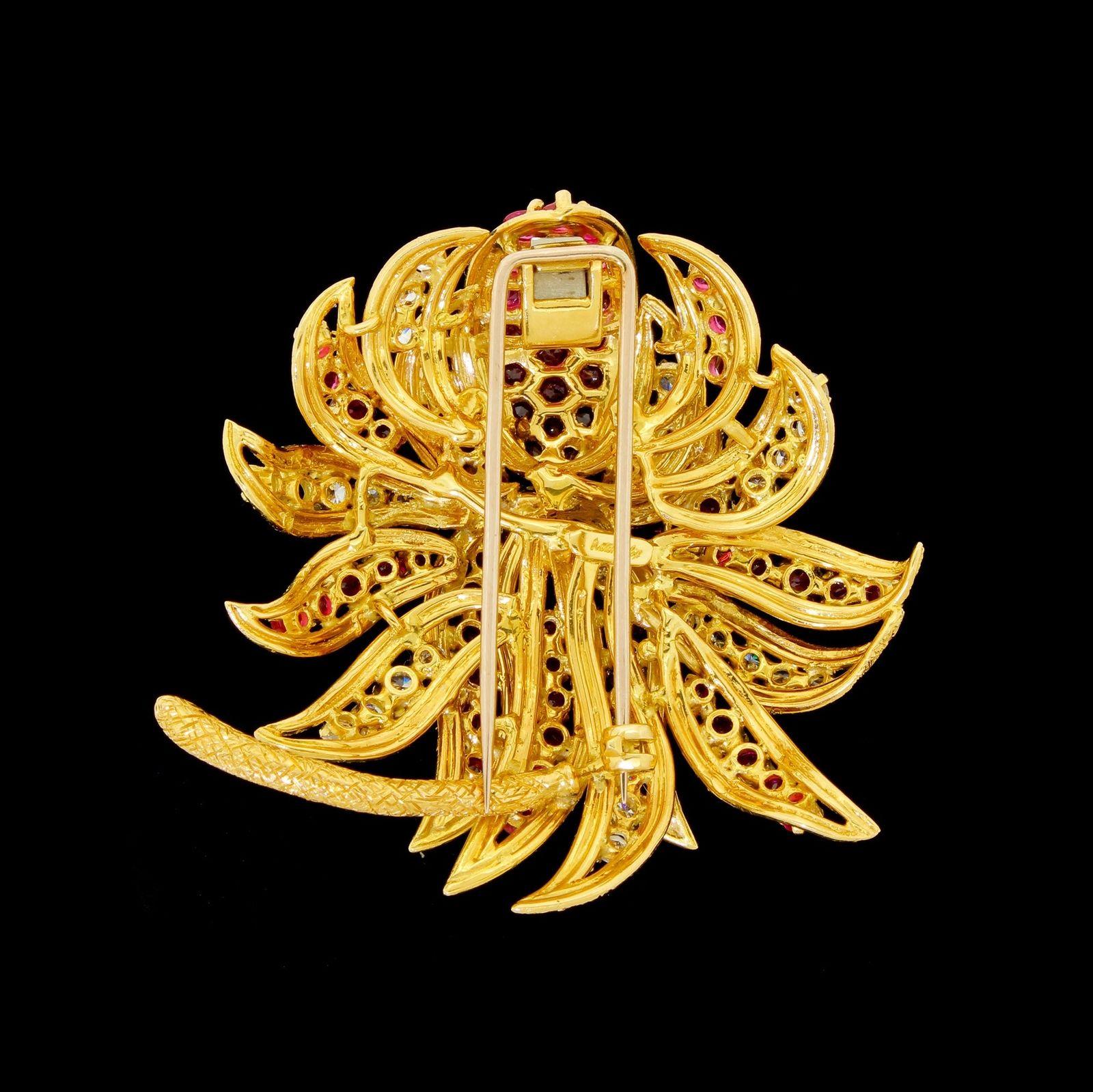 Kutchinsky Of London 18k Gold Diamant Rubin Floral Cluster Brosche 10,60 Karat  im Zustand „Hervorragend“ im Angebot in Lauderdale by the Sea, FL