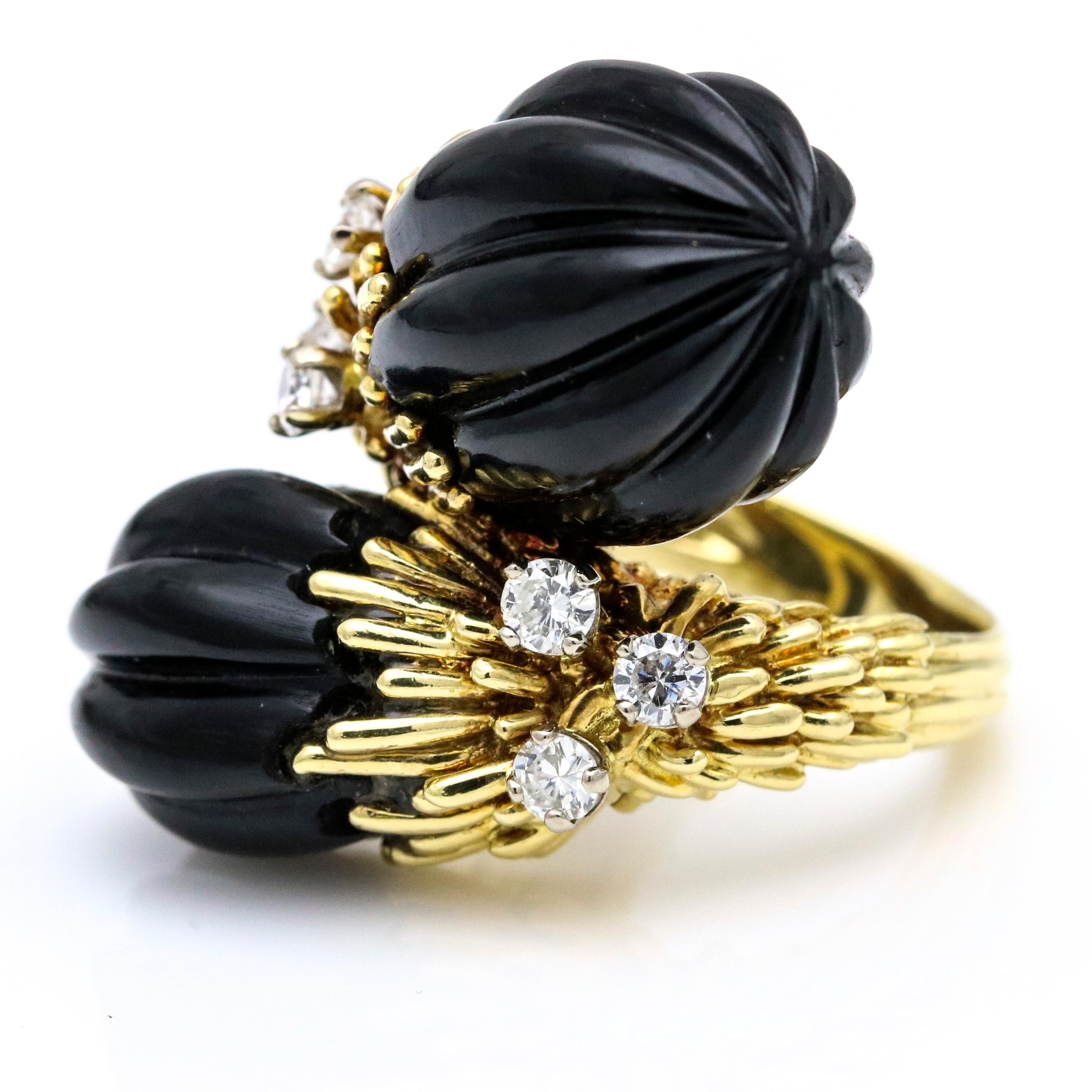 Round Cut Kutchinsky Onyx Diamond 18 Karat Yellow Gold Bypass Ring For Sale
