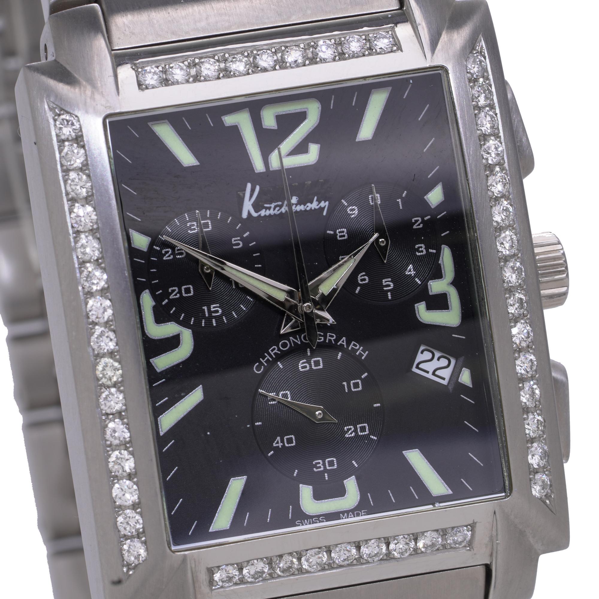 Montre-bracelet Kutchinsky en acier inoxydable avec chronographe à diamants
Référence : 467326
Circa : Début des années 2000

Élégant chronographe rectangulaire Steele en acier inoxydable, avec cadran noir, chiffres arabes lumineux et index bâtons,