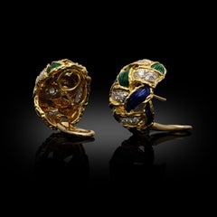 Kutchinsky Coppia di straordinari orecchini a forma di bomba in oro, smalto e diamanti, circa anni '70