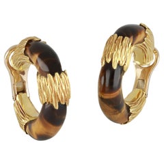 Boucles d'oreilles en œil de tigre de Kutchinsky, anglais, 1972.