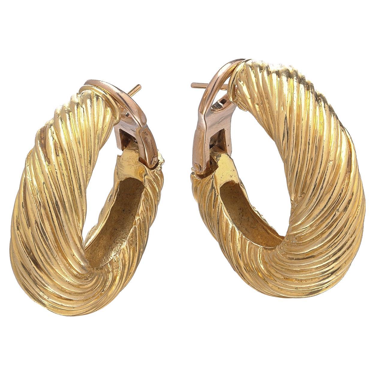 Boucles d'oreilles texturées en or jaune 18 ct Vintage Kutchinsky, Londres 1970