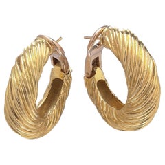 Boucles d'oreilles texturées en or jaune 18 ct Vintage Kutchinsky, Londres 1970
