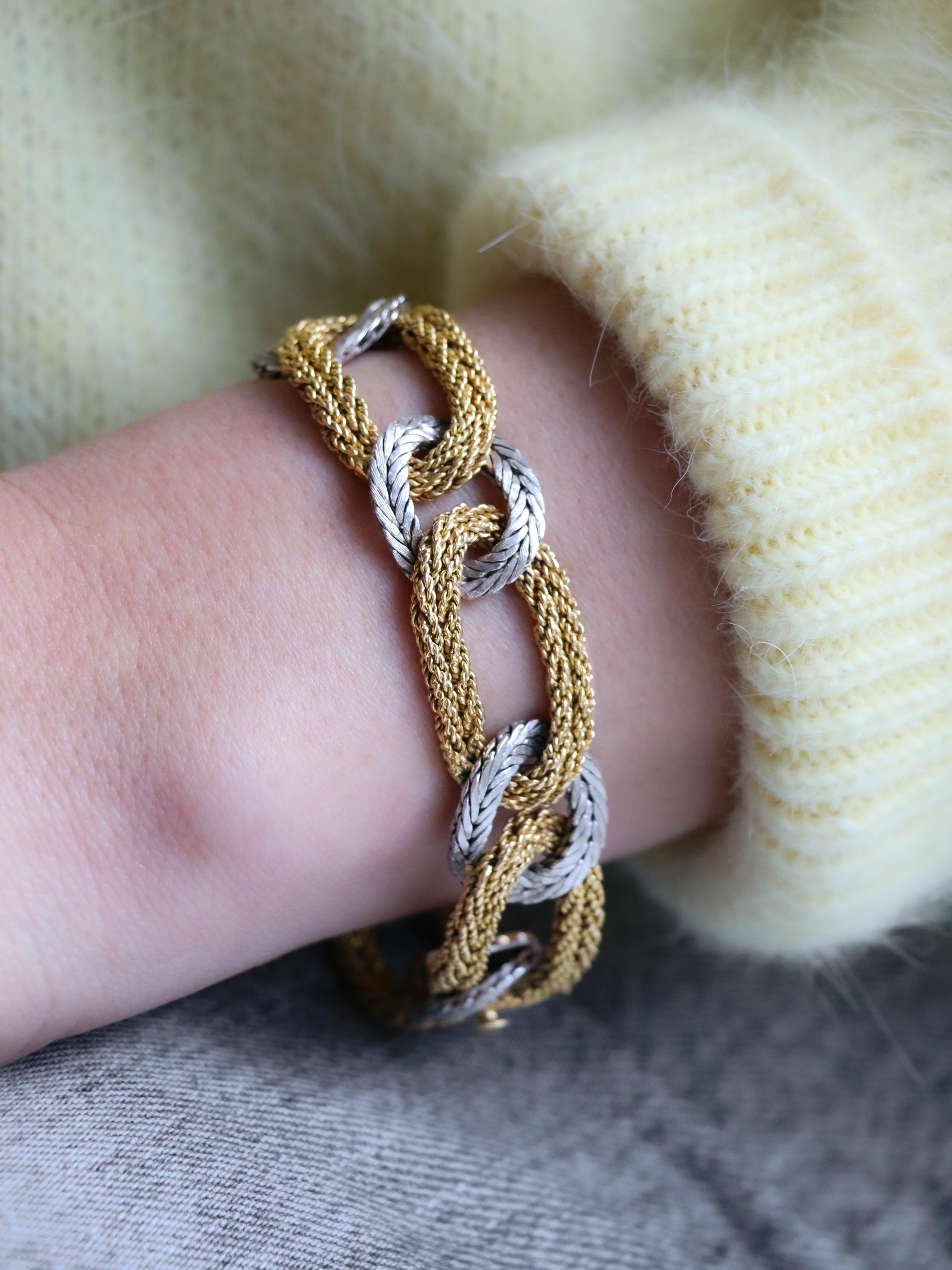 KUTCHINSKY
18k (750°/°°) gold bracelet with alternating oval links in braided yellow gold and round links in white gold. English work from the 1970s. Presence of the English hallmark for 18k gold and Kutchinsky maker's mark.

Length : 19 cm
Net