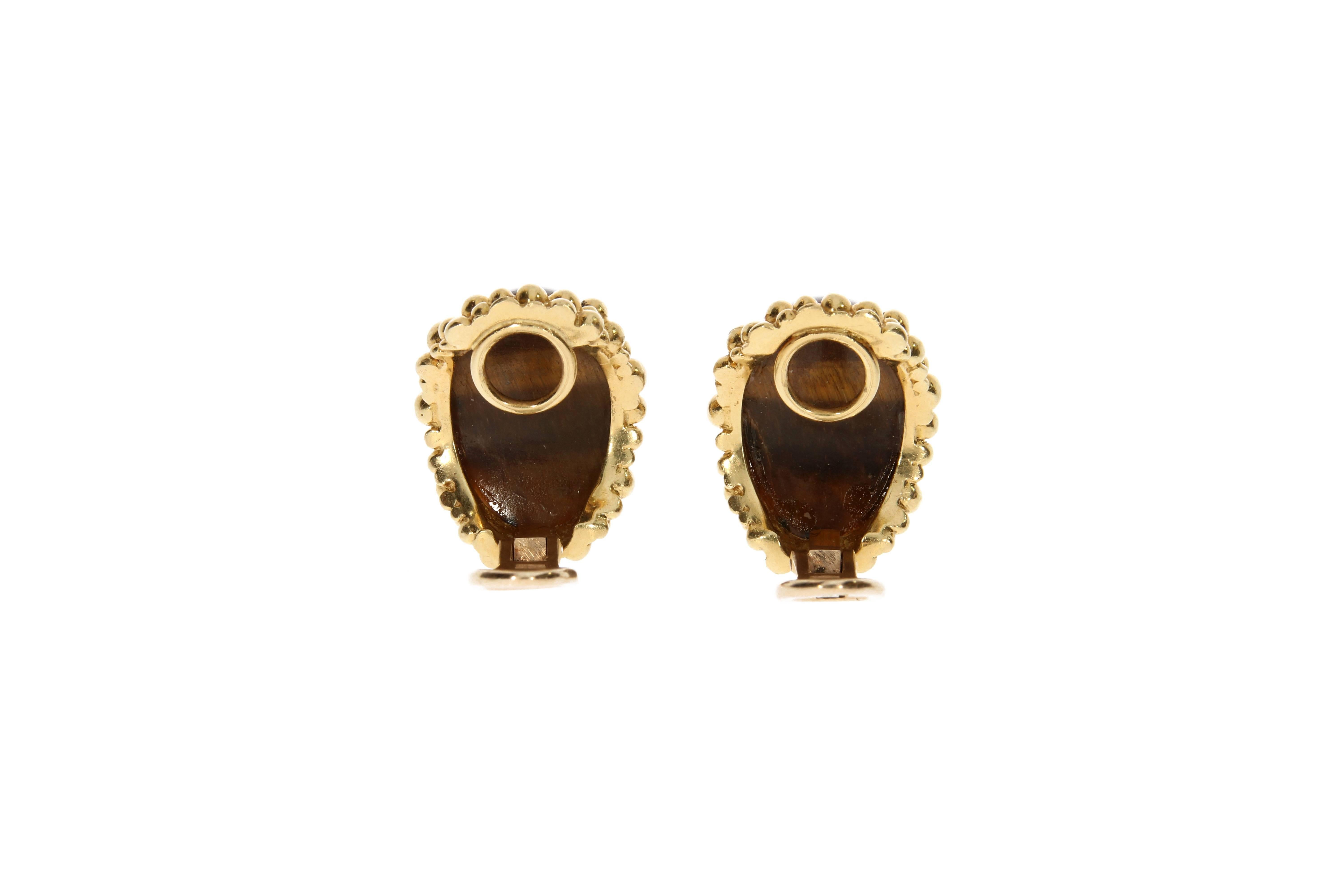 Kutchinsky Yellow Gold Set Tiger's Eye Earclips, circa 1970 In Excellent Condition For Sale In Munich, DE