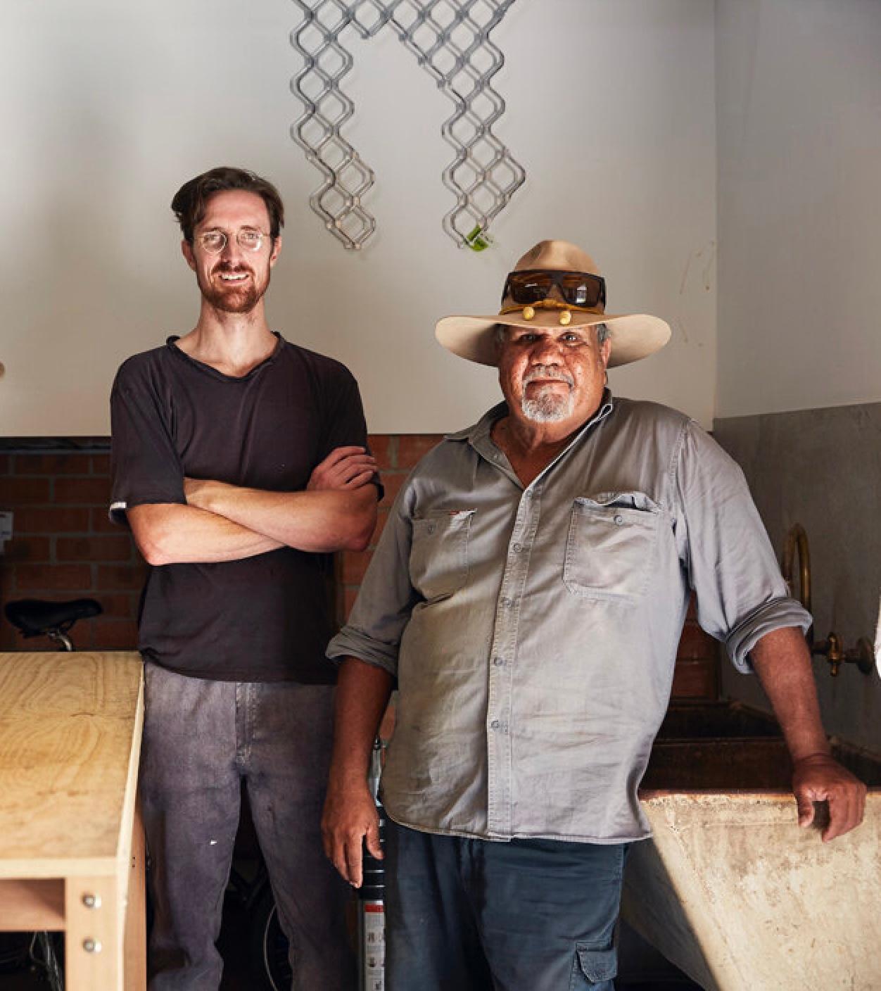 Kutitji Stuhl / Shield Stuhl von Trent Jansen (Australisch) im Angebot